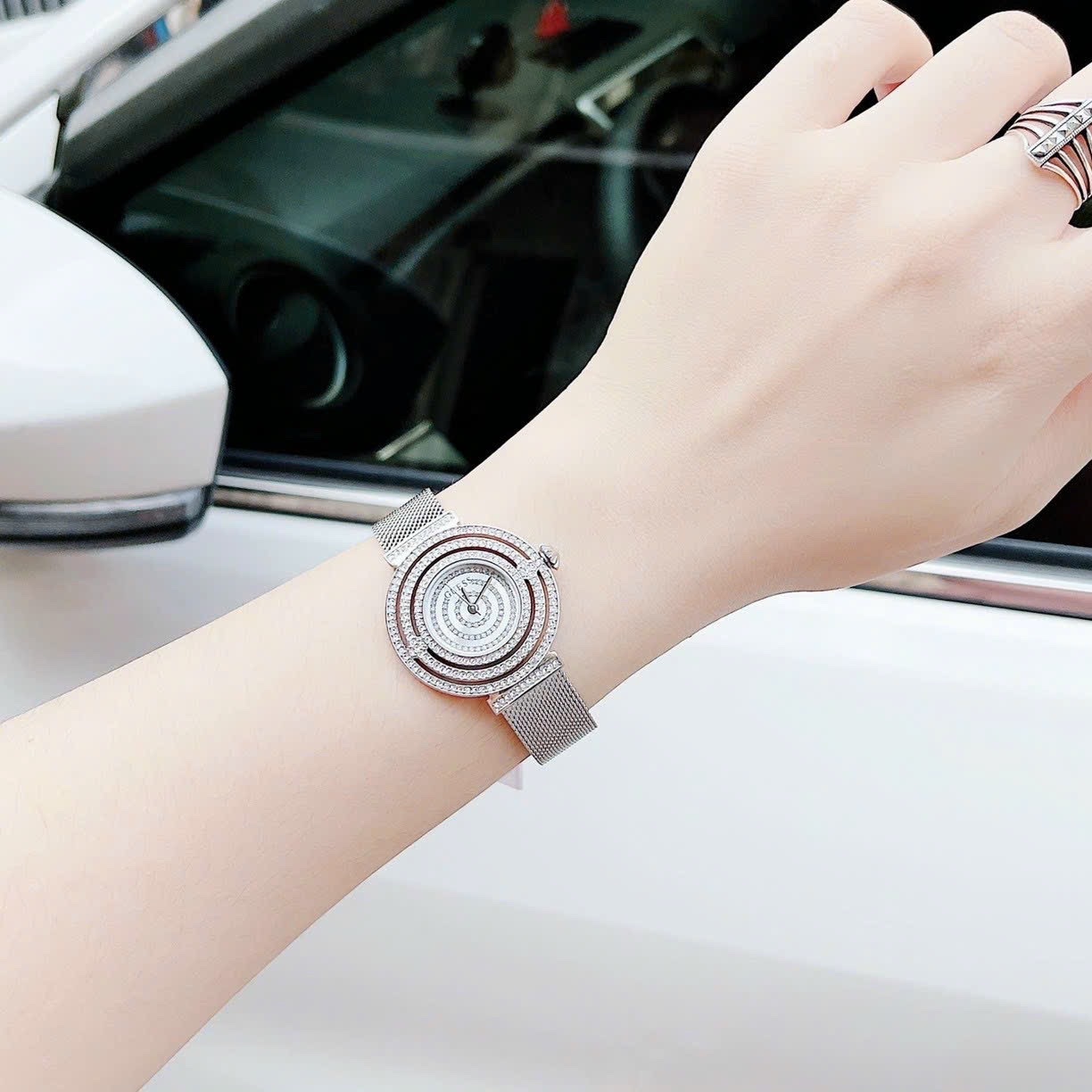 Đồng Hồ Guess Daydream |Nữ Giới |Đính Đá |Dây Lưới Trắng Silver |Máy Pin (Quartz) |Size 36mm |donghogiatot.vn