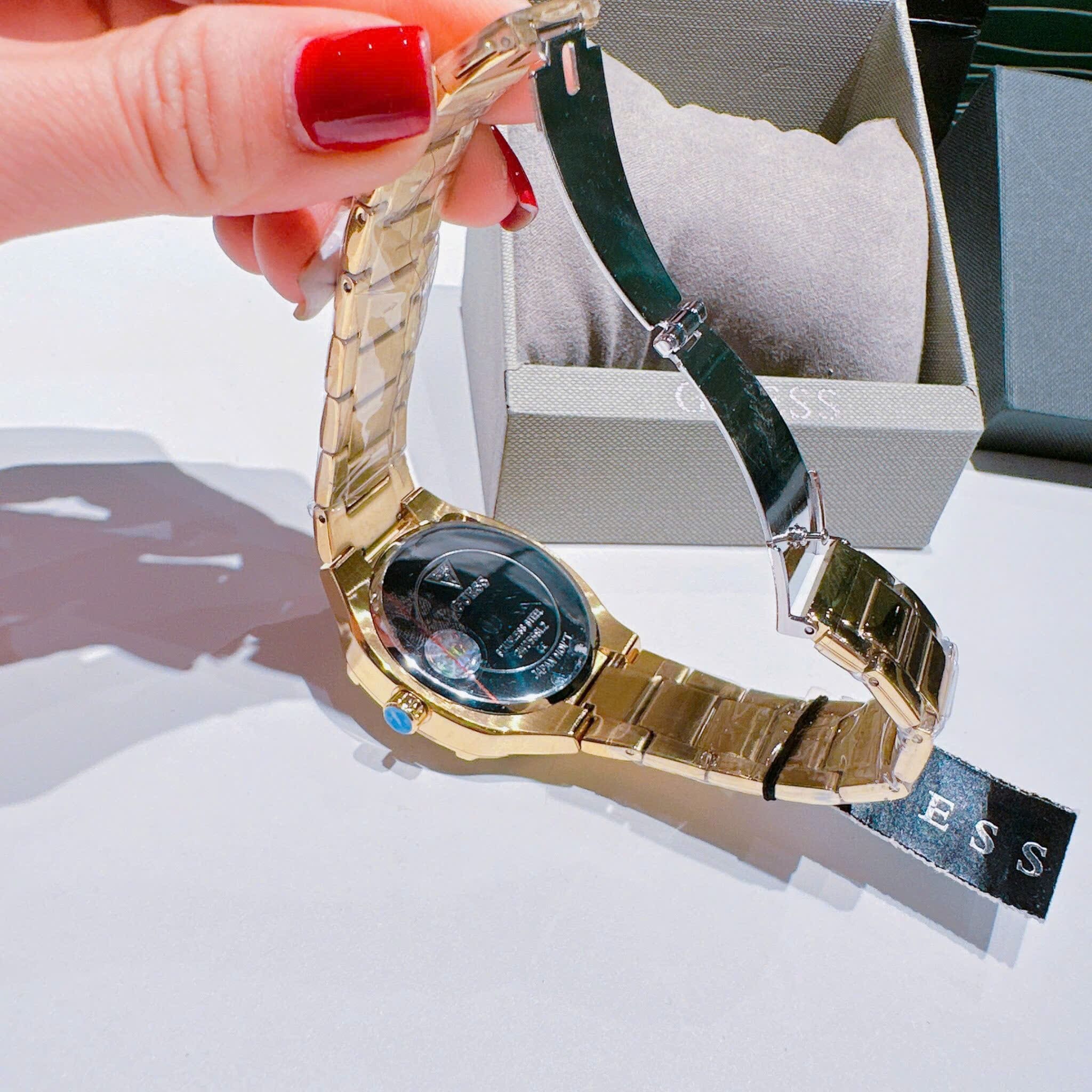 Đồng Hồ Guess Duke |Nữ Giới |Mặt Vuông |Dây Kim Loại Vàng Gold |Máy Pin (Quartz) |Size 40mm |donghogiatot.vn
