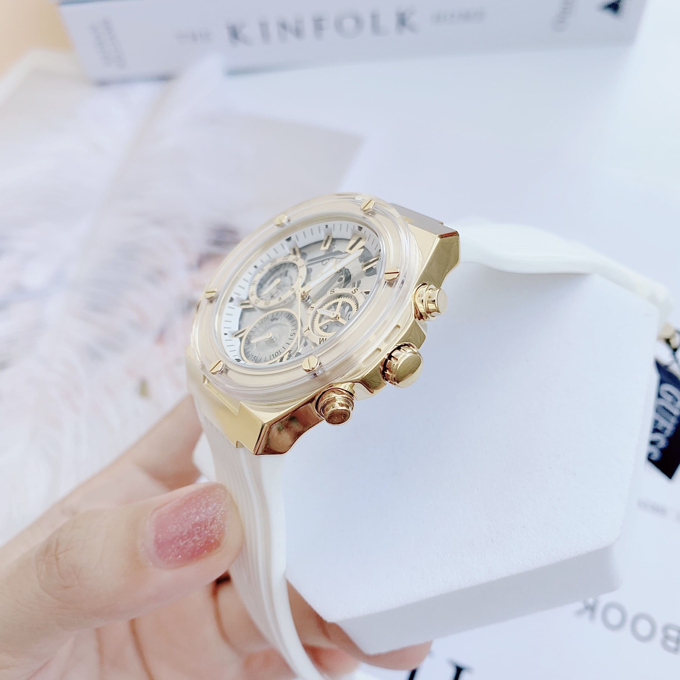 Đồng Hồ Guess Eco-Friendly |Nữ Giới |6 Kim |Dây Sillicone Trắng |Máy Pin (Quartz) |Size 39mm |donghogiatot.vn
