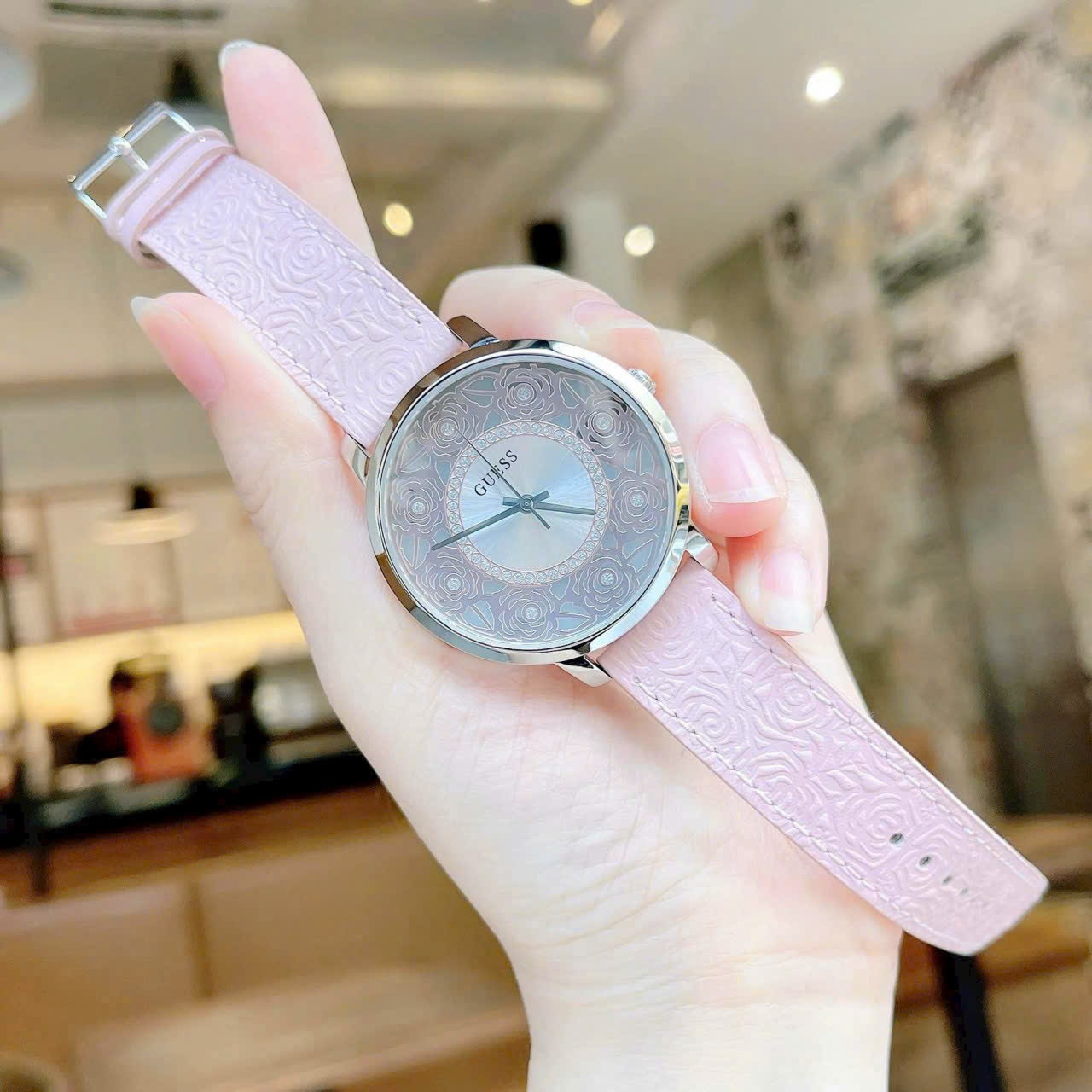 Đồng Hồ Guess Flora |Nữ Giới |Họa Tiết Hoa Hồng |Dây Da Màu Hồng |Máy Pin (Quartz) |Size 39mm |donghogiatot.vn