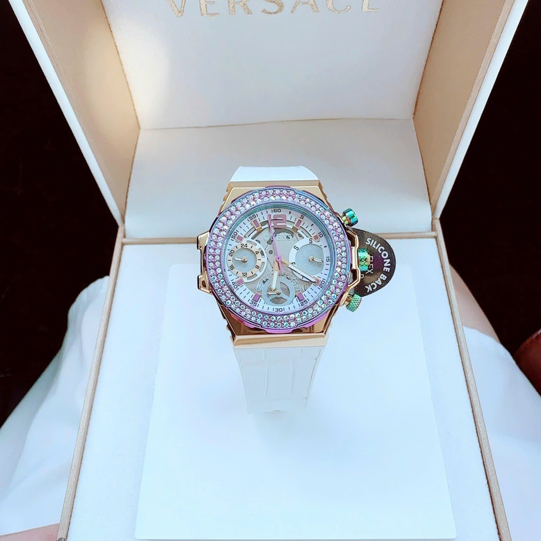 Đồng Hồ Guess Fusion |Nữ Giới |Đính Đá Tím |Dây Da Trắng Bọc Sillicone |Máy Pin (Quartz) |Size 36mm |donghogiatot.vn