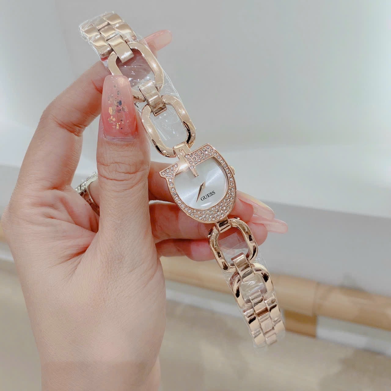 Đồng Hồ Guess Gia |Nữ Giới |Mặt Chữ G |Dây Mắt Xích Rose Gold |Máy Pin (Quartz) |Size 22mm |donghogiatot.vn
