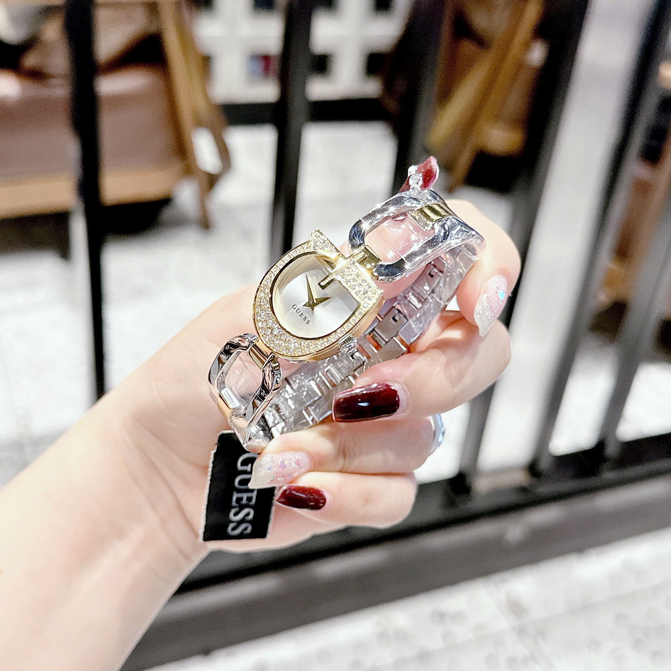 Đồng Hồ Guess Gia |Nữ Giới |Mặt Hình Bán Nguyệt |Lắc Tay Demi Vàng Gold |Máy Pin (Quartz) |Size 22mm |donghogiatot.vn