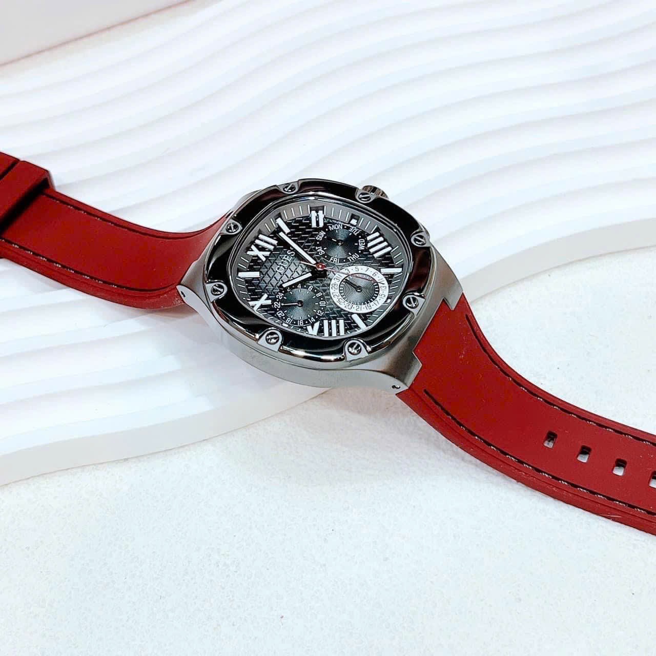 Đồng Hồ Guess Headline |Nam Giới |Mặt Vuông |Silver |Dây Sillicone Đỏ |Máy Pin (Quartz) |Size 42mm |donghogiatot.vn