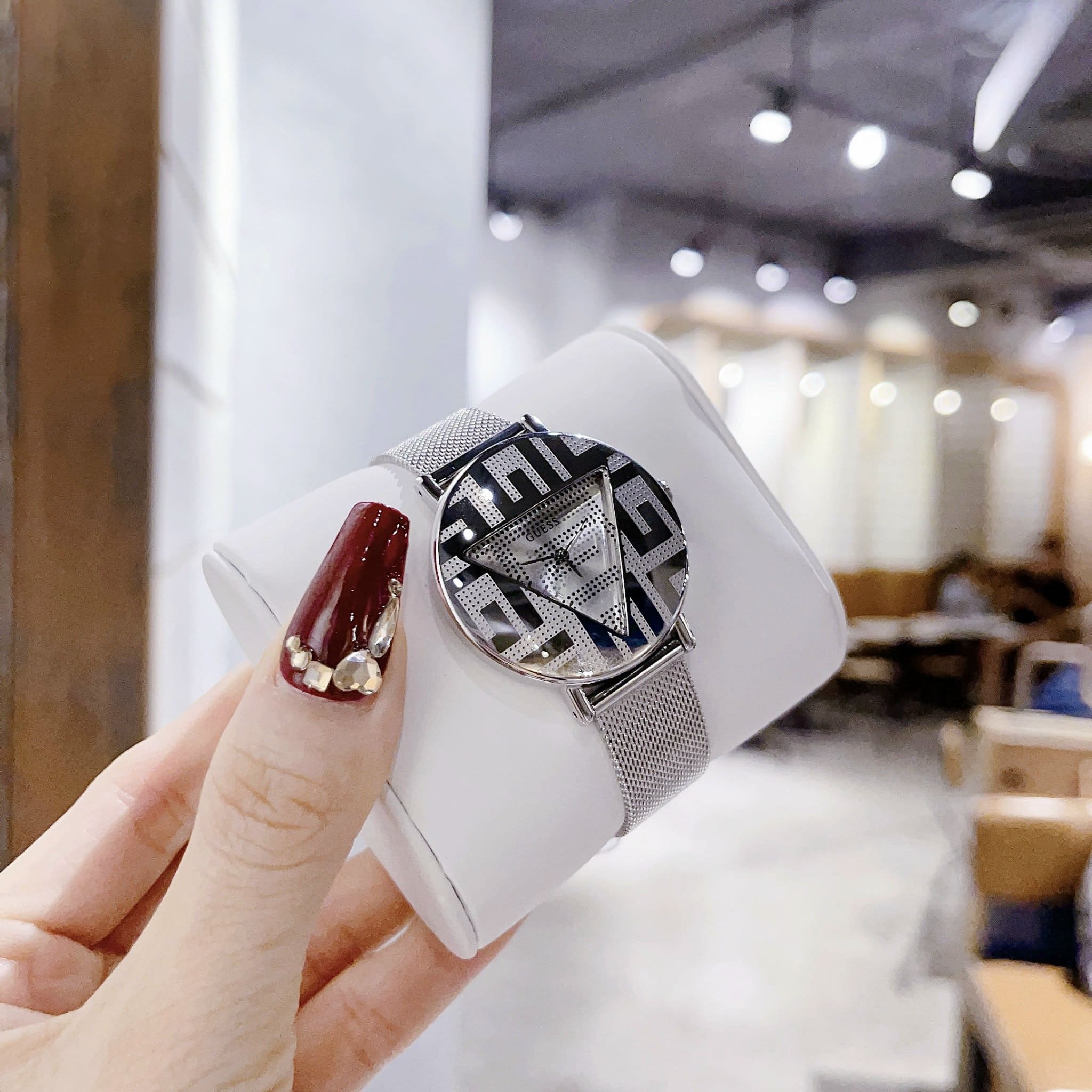 Đồng Hồ Guess Iconic |Nữ Giới |Mặt Trắng Silver |Dây Mesh Lưới |Máy Pin (Quartz) |Size 36mm |donghogiatot.vn