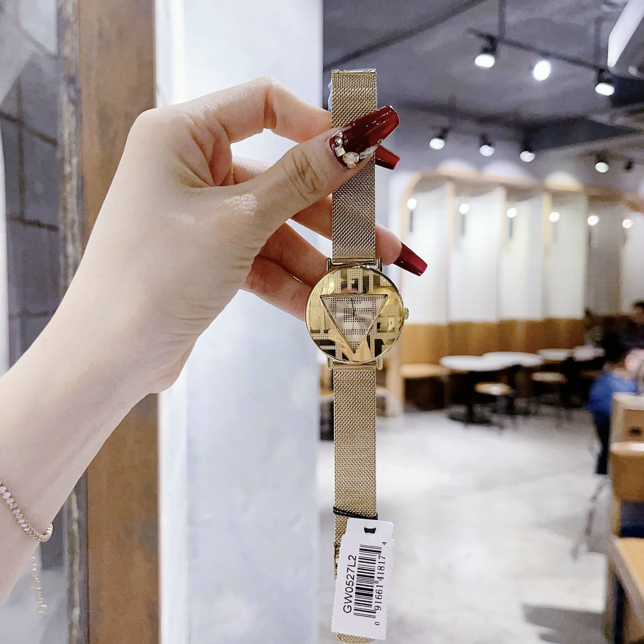 Đồng Hồ Guess Iconic |Nữ Giới |Mặt Vàng Gold |Dây Mesh Lưới |Máy Pin (Quartz) |Size 36mm |donghogiatot.vn