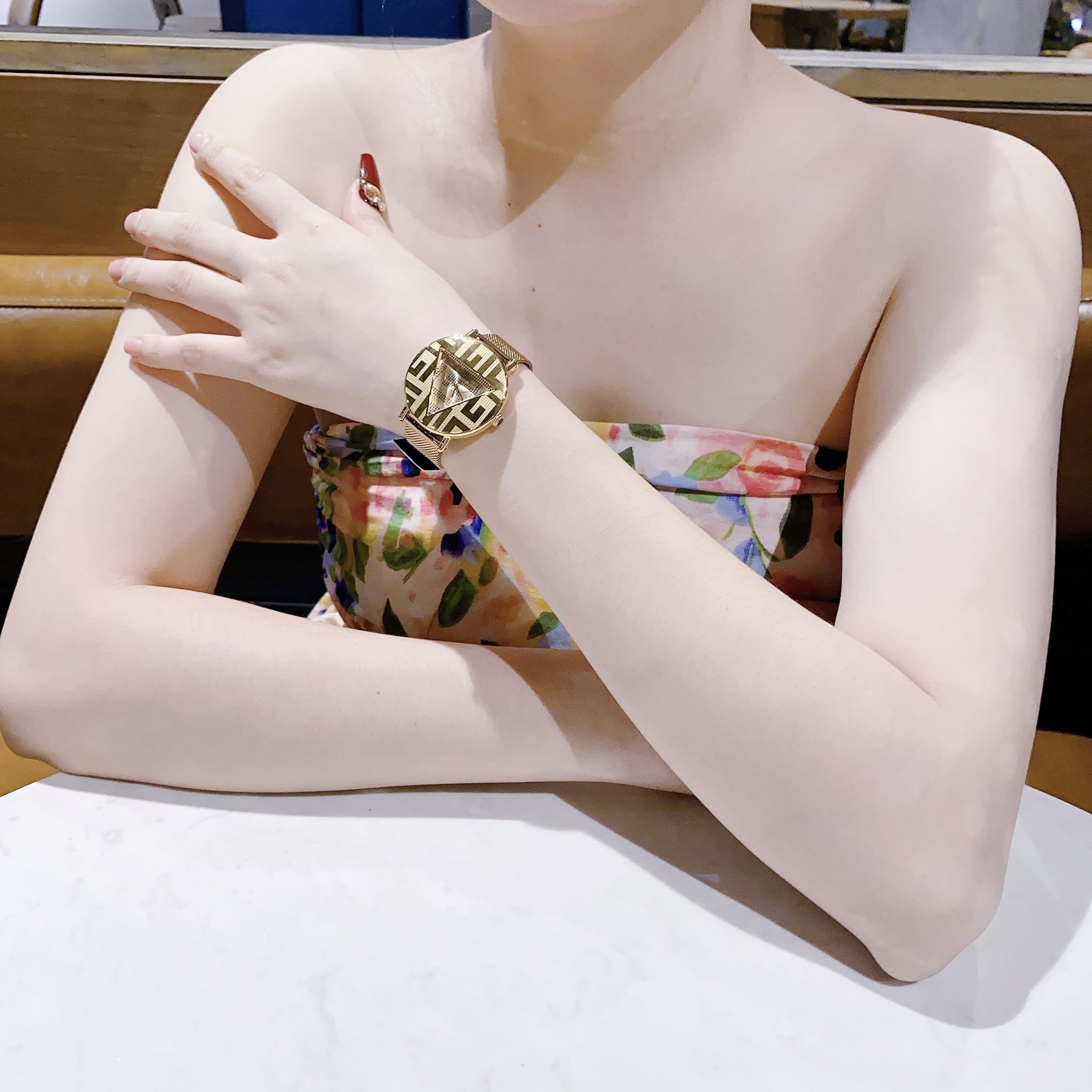 Đồng Hồ Guess Iconic |Nữ Giới |Mặt Vàng Gold |Dây Mesh Lưới |Máy Pin (Quartz) |Size 36mm |donghogiatot.vn