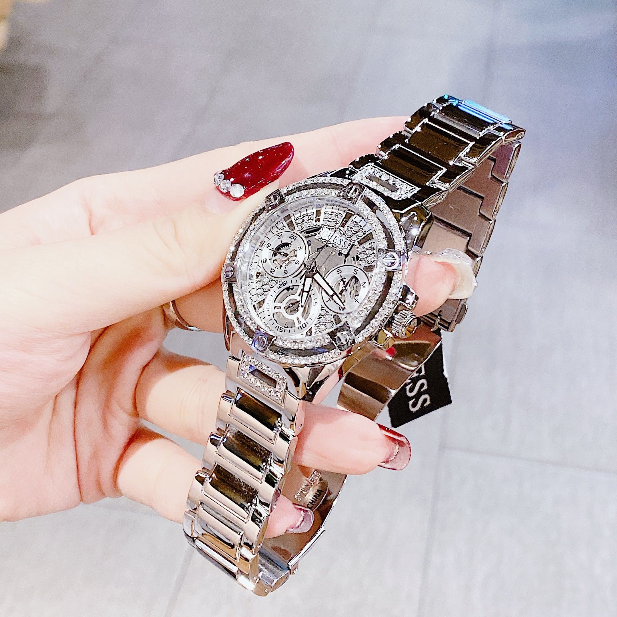 Đồng Hồ Guess Iridescent |Nữ Giới |Đính Đá |Dây Kim Loại Silver |Máy Pin (Quartz) |Size 40mm |donghogiatot.vn