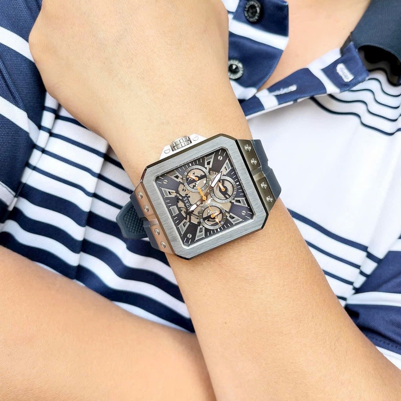 Đồng Hồ Guess Leo |Nam Giới |Mặt Vuông Trắng Sillver |Dây Cao Su Xanh |Máy Pin (Quartz) |Size 42mm |donghogiatot.vn