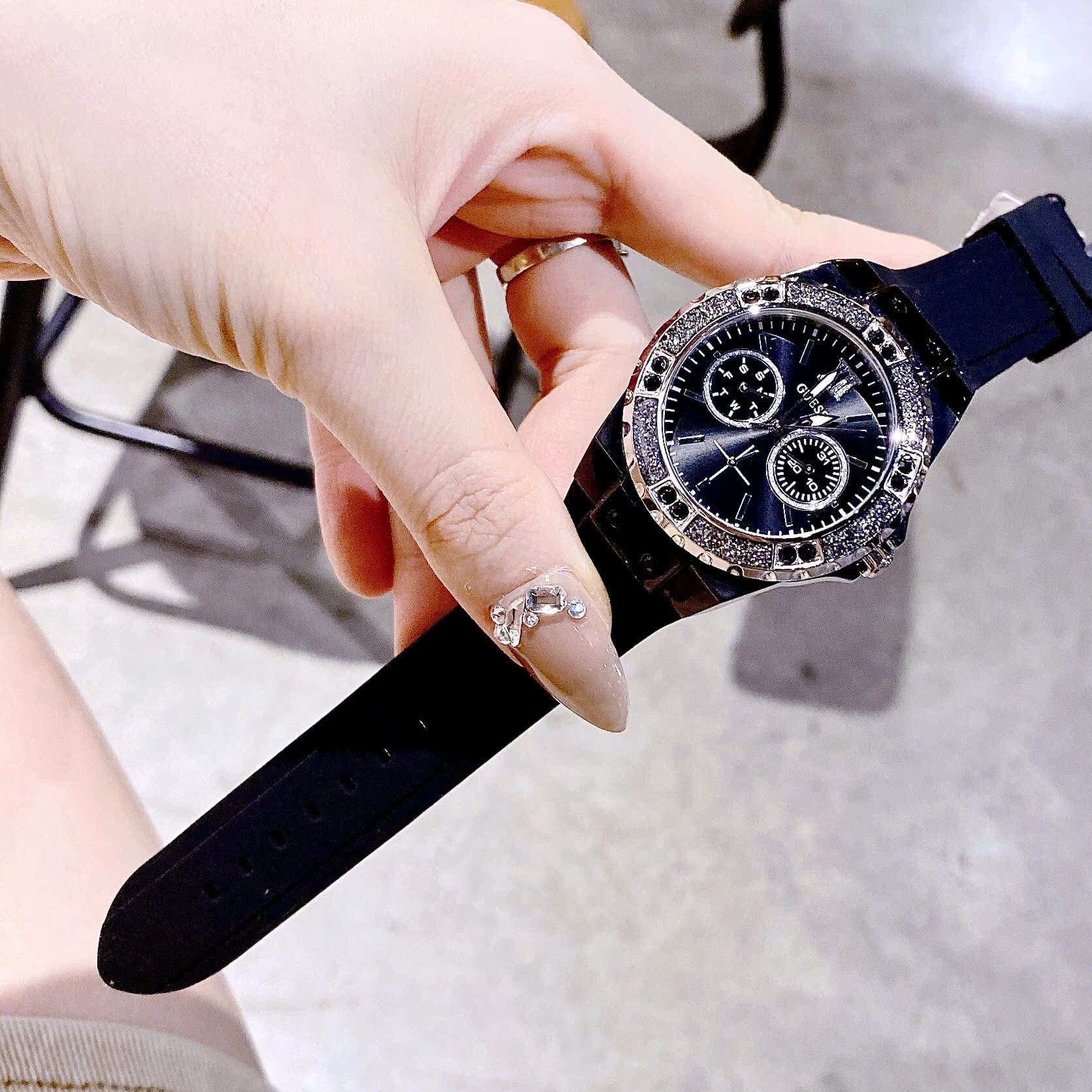 Đồng Hồ Guess Limelight |Nữ Giới |Đính Đá Đen |Dây Sillicone Đen |Máy Pin (Quartz) |Size 36mm |donghogiatot.vn