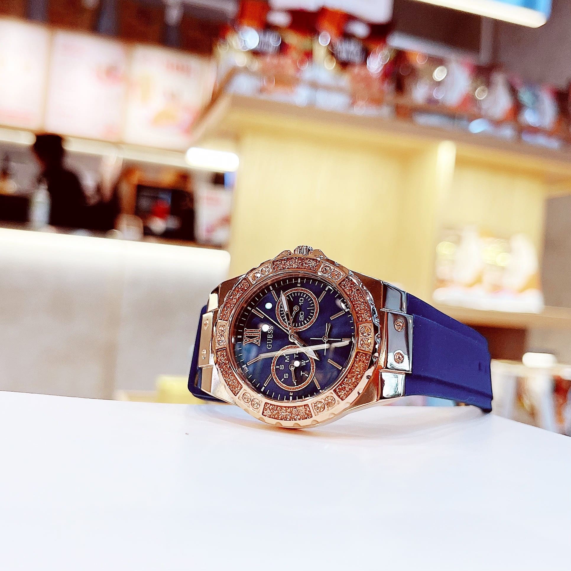 Đồng Hồ Guess Limelight |Nữ Giới |Vàng Gold |Dây Sillicone Xanh |Máy Pin (Quartz) |Size 36mm |donghogiatot.vn