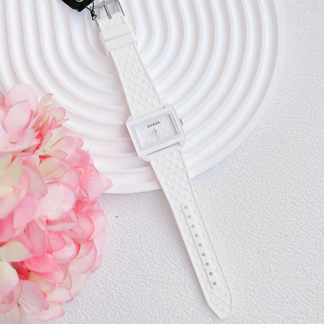 Đồng Hồ Guess Logo |Nữ Giới |Mặt Chữ Nhật |Dây Silicone Màu Trắng |Máy Pin (Quartz) |Size 33mm |donghogiatot.vn