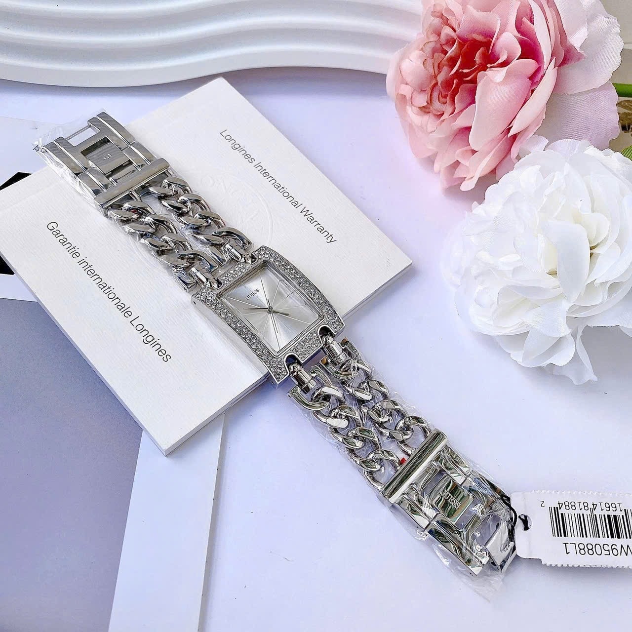 Đồng Hồ Guess Mặt Chữ Nhật |Nữ Giới |Trắng Silver |Lắc Tay |Máy Pin (Quartz) |Size 28x35mm |donghogiatot.vn