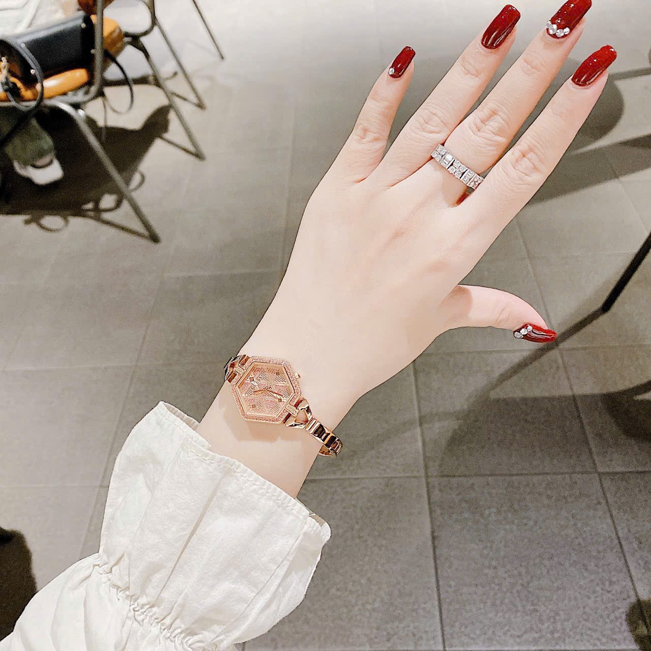 Đồng Hồ Guess Mặt Lục Giác |Nữ Giới |Đính Đá Màu Hồng |Dây Kim Loại Rose Gold |Máy Pin (Quartz) |Size 28mm |donghogiatot.vn