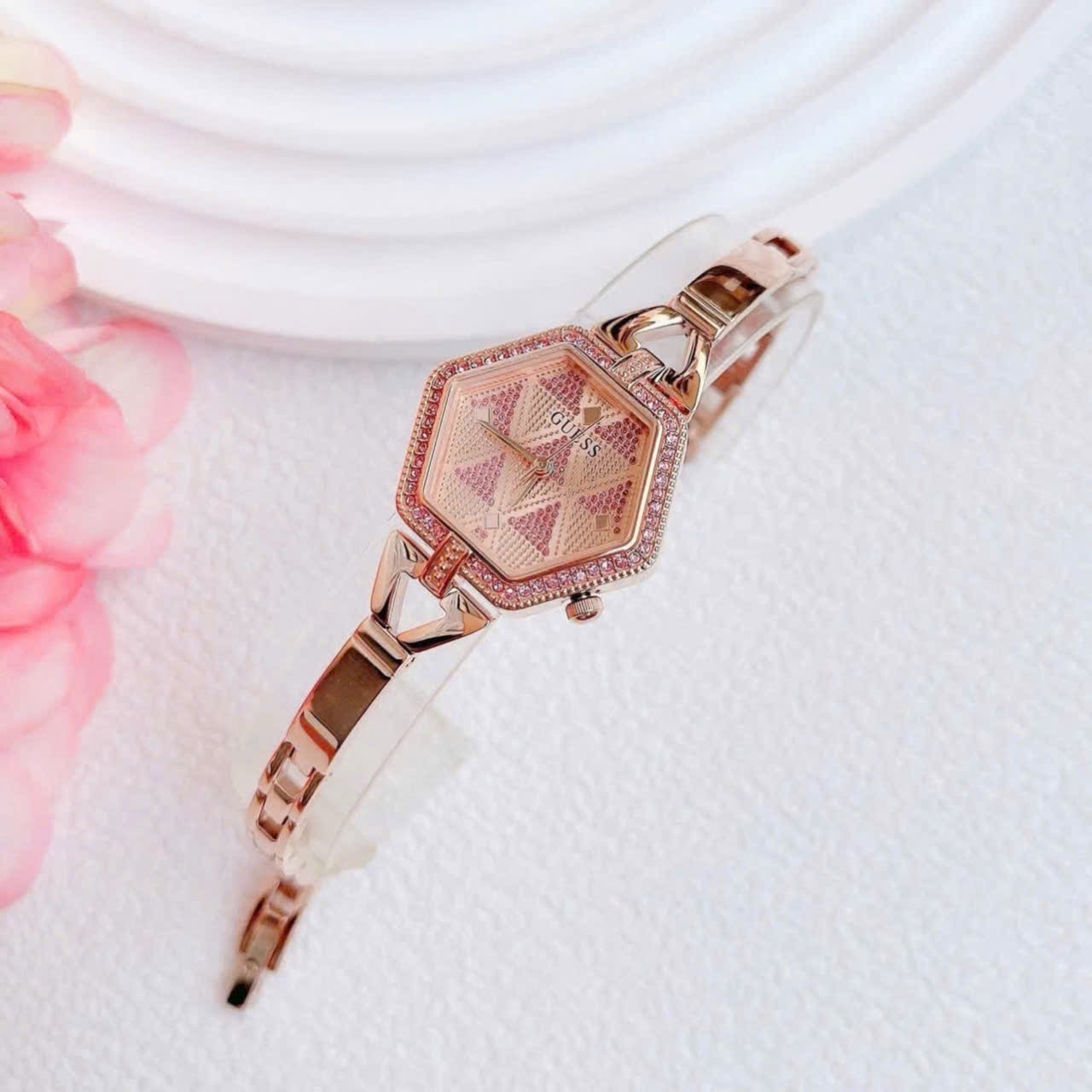 Đồng Hồ Guess Mặt Lục Giác |Nữ Giới |Đính Đá Màu Hồng |Dây Kim Loại Rose Gold |Máy Pin (Quartz) |Size 28mm |donghogiatot.vn