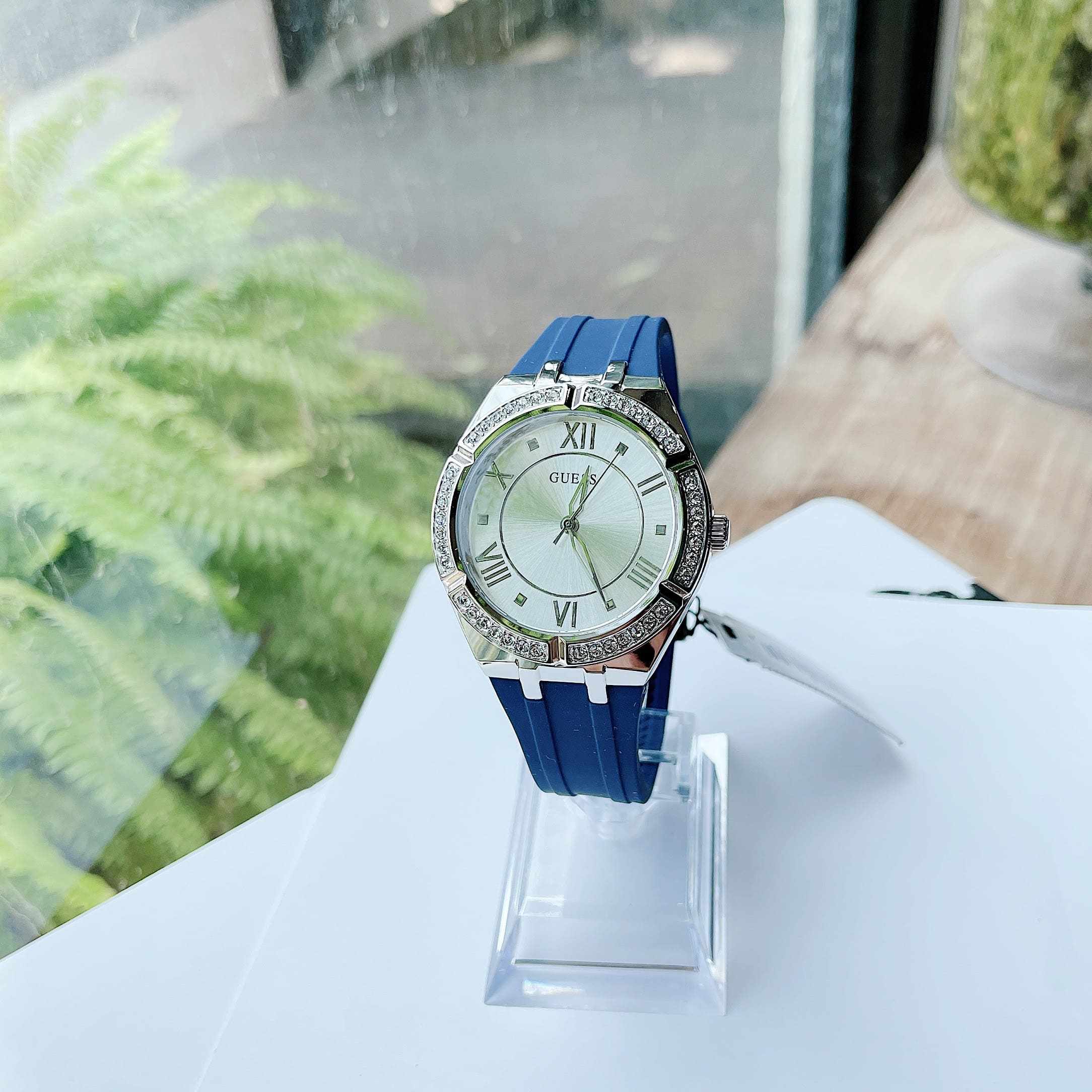 Đồng Hồ Guess Modern |Nữ Giới |Mặt Tròn Trắng |Dây Sillicone Xanh |Máy Pin (Quartz) |Size 36mm |donghogiatot.vn