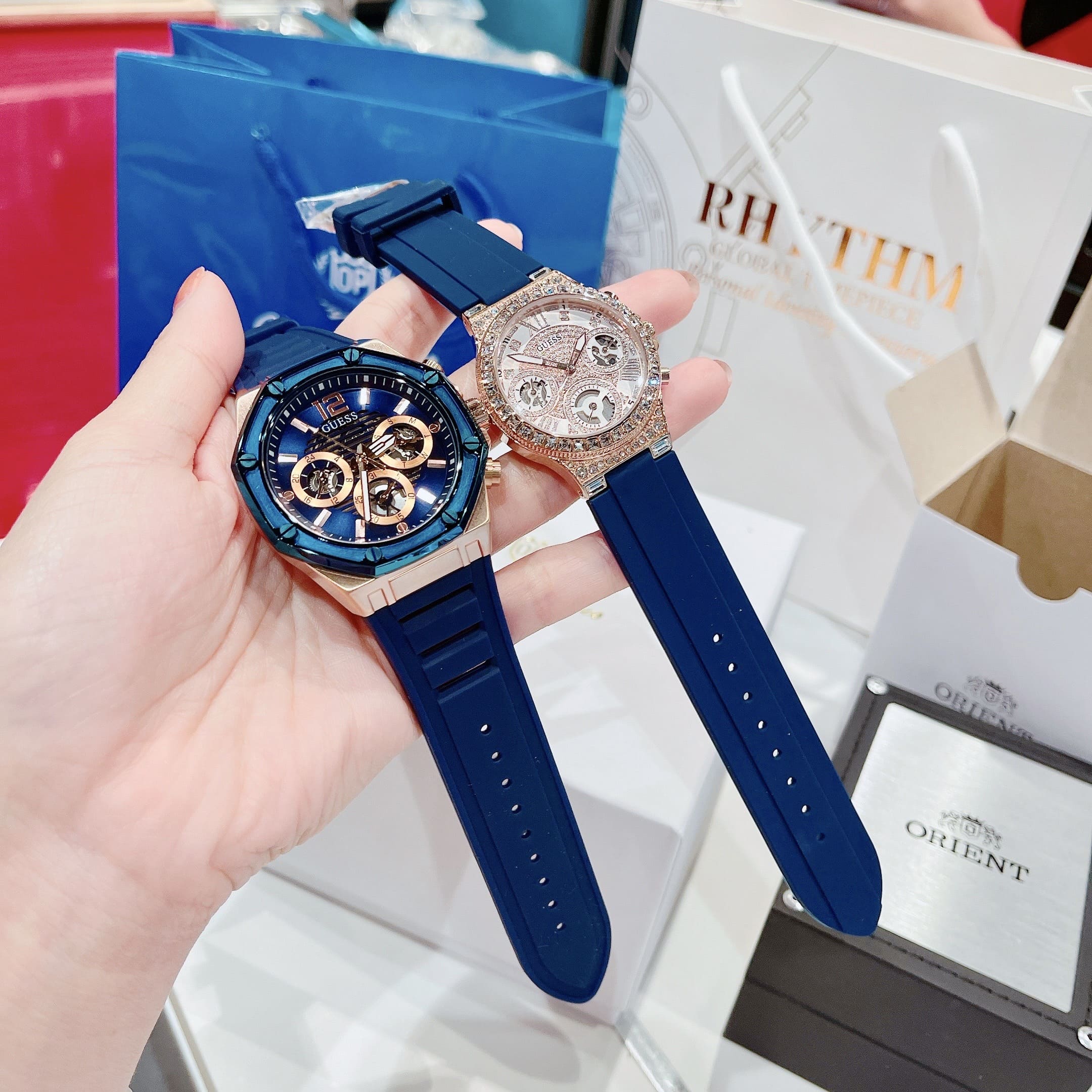 Đồng Hồ Guess Momentum |Cặp Đôi |Rose Gold |Chronograph |Dây Sillicone Xanh |Size 44x36mm |donghogiatot.vn