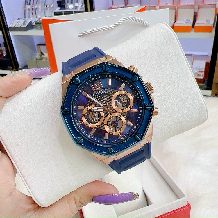Đồng Hồ Guess Momentum |Nam Giới |Chronograph |Dây Sillicone Xanh Dương |Máy Pin (Quartz) |Size 44mm |donghogiatot.vn