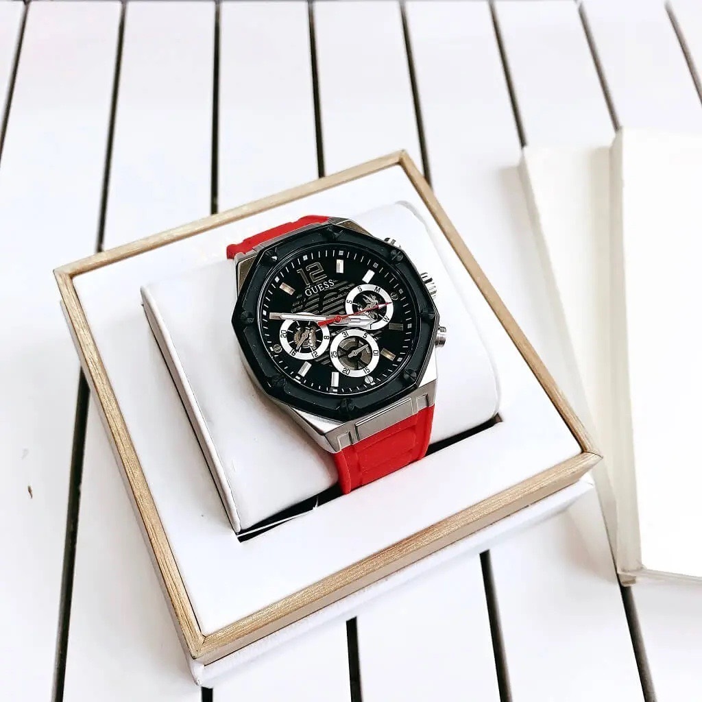Đồng Hồ Guess Momentum |Nam Giới |Mặt Chronograph Đen |Dây Sillicone Đỏ |Máy Pin (Quartz) |Size 44mm |donghogiatot.vn