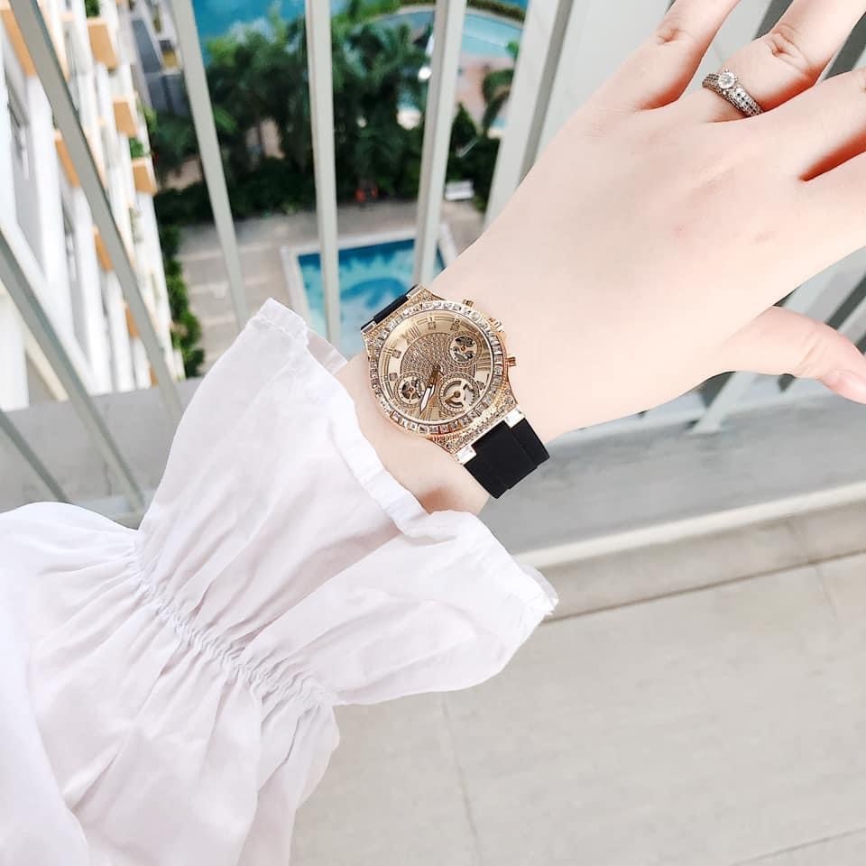 Đồng Hồ Guess Moonlight |Nữ Giới |Đính Đá Vàng Gold |Dây Sillicone Đen |Máy Pin (Quartz) |Size 36mm |donghogiatot.vn