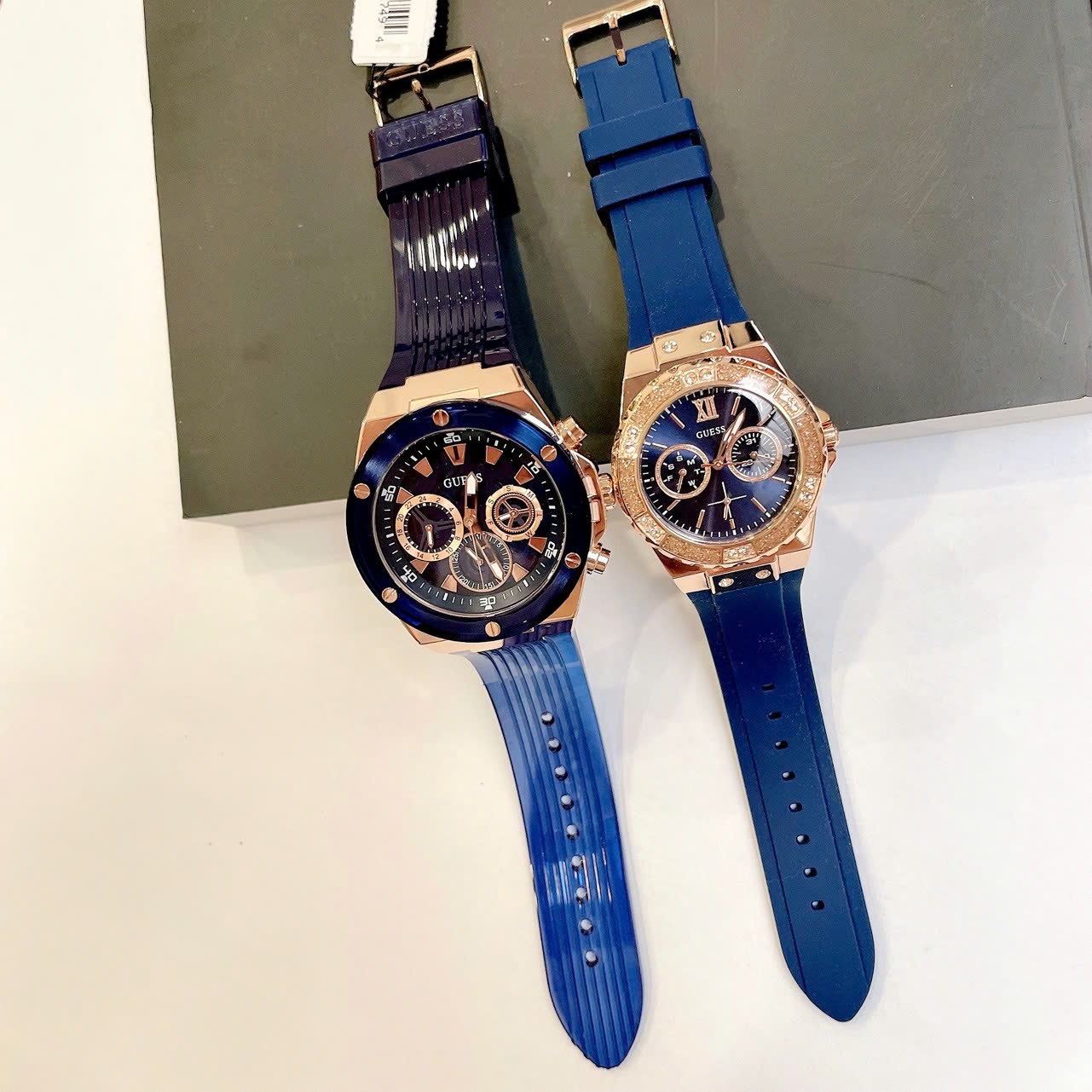 Đồng Hồ Guess Multifunction |Cặp Đôi |Chronograph |6 Kim |Dây Sillicone Xanh |Size 46x36mm |donghogiatot.vn