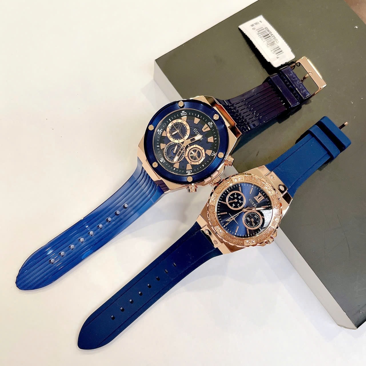 Đồng Hồ Guess Multifunction |Cặp Đôi |Chronograph |6 Kim |Dây Sillicone Xanh |Size 46x36mm |donghogiatot.vn