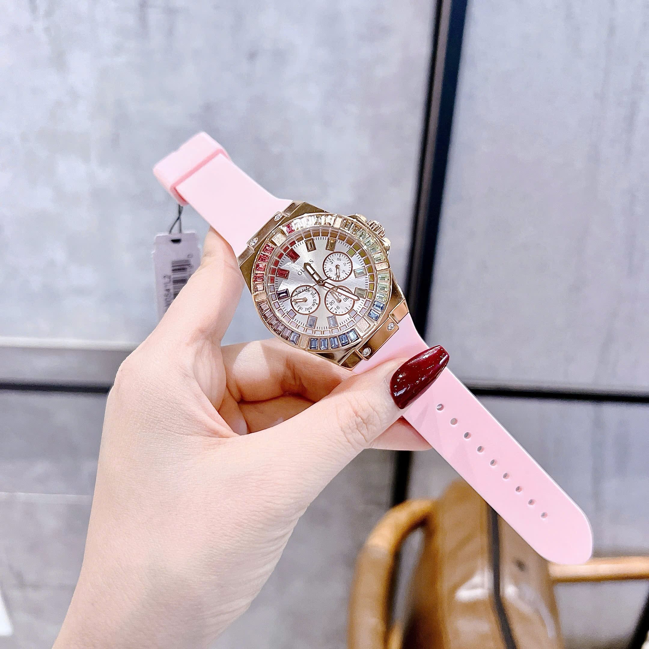 Đồng Hồ Guess Multi-function |Nữ Giới |Đính Đá Nhiều Màu |Dây Silicone Hồng |Máy Pin (Quartz) |Size 38mm |donghogiatot.vn