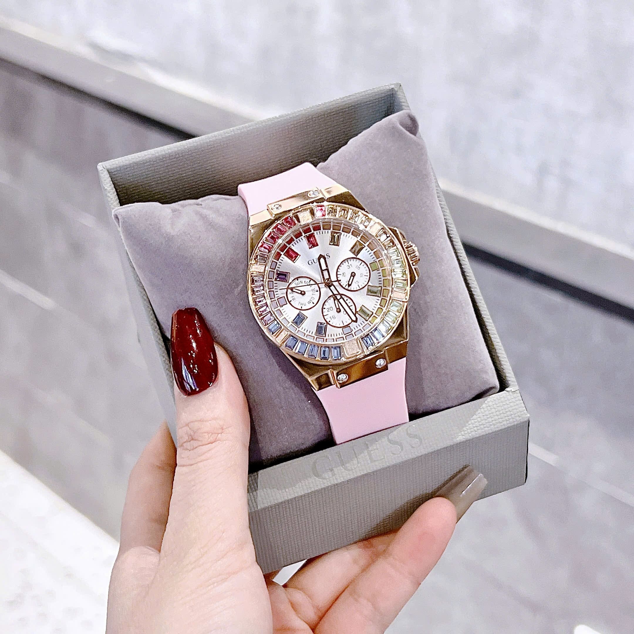 Đồng Hồ Guess Multi-function |Nữ Giới |Đính Đá Nhiều Màu |Dây Silicone Hồng |Máy Pin (Quartz) |Size 38mm |donghogiatot.vn