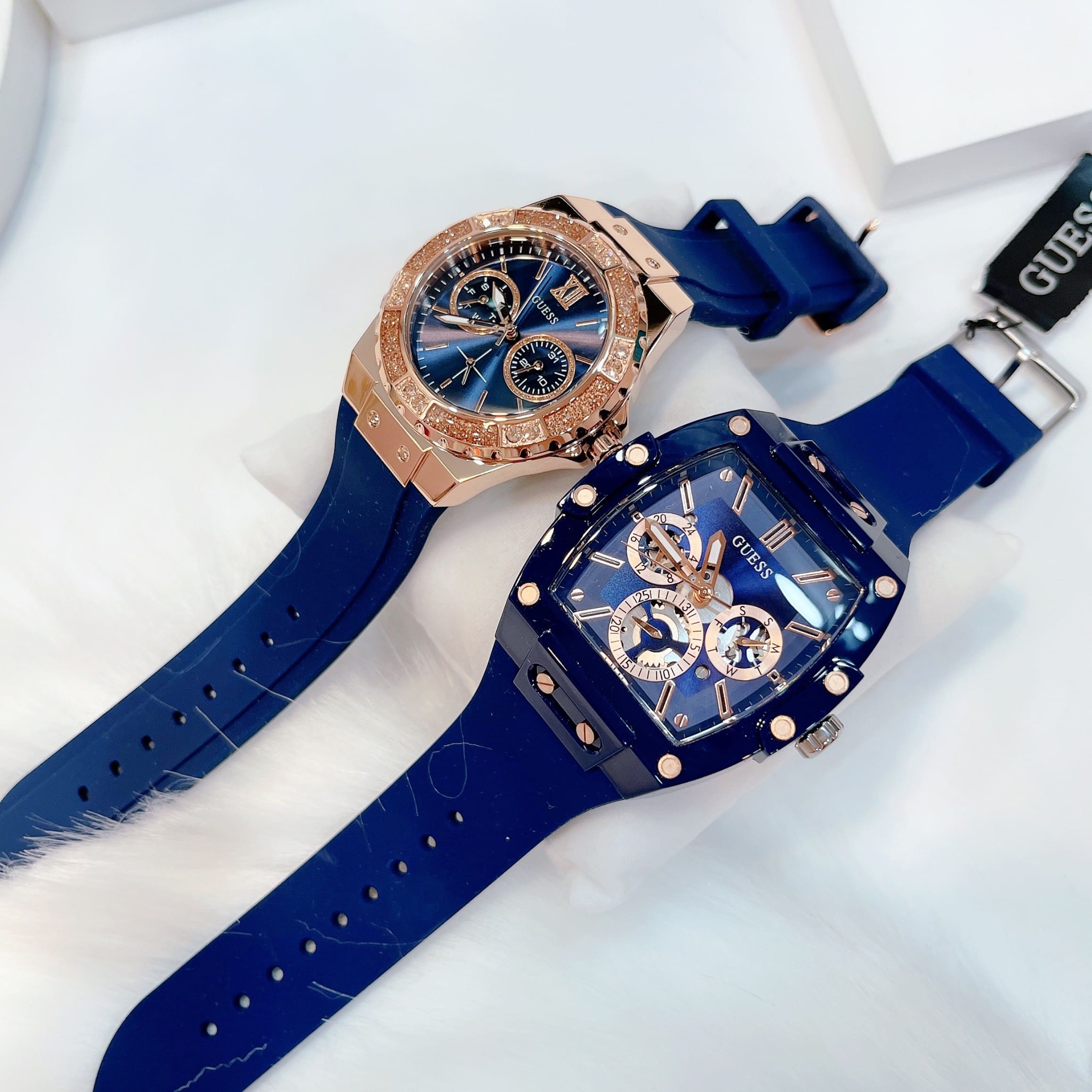 Đồng Hồ Guess Phoenix |Cặp Đôi |Rose Gold |Dây Sillicone Xanh Dương |Size 43x36mm |donghogiatot.vn