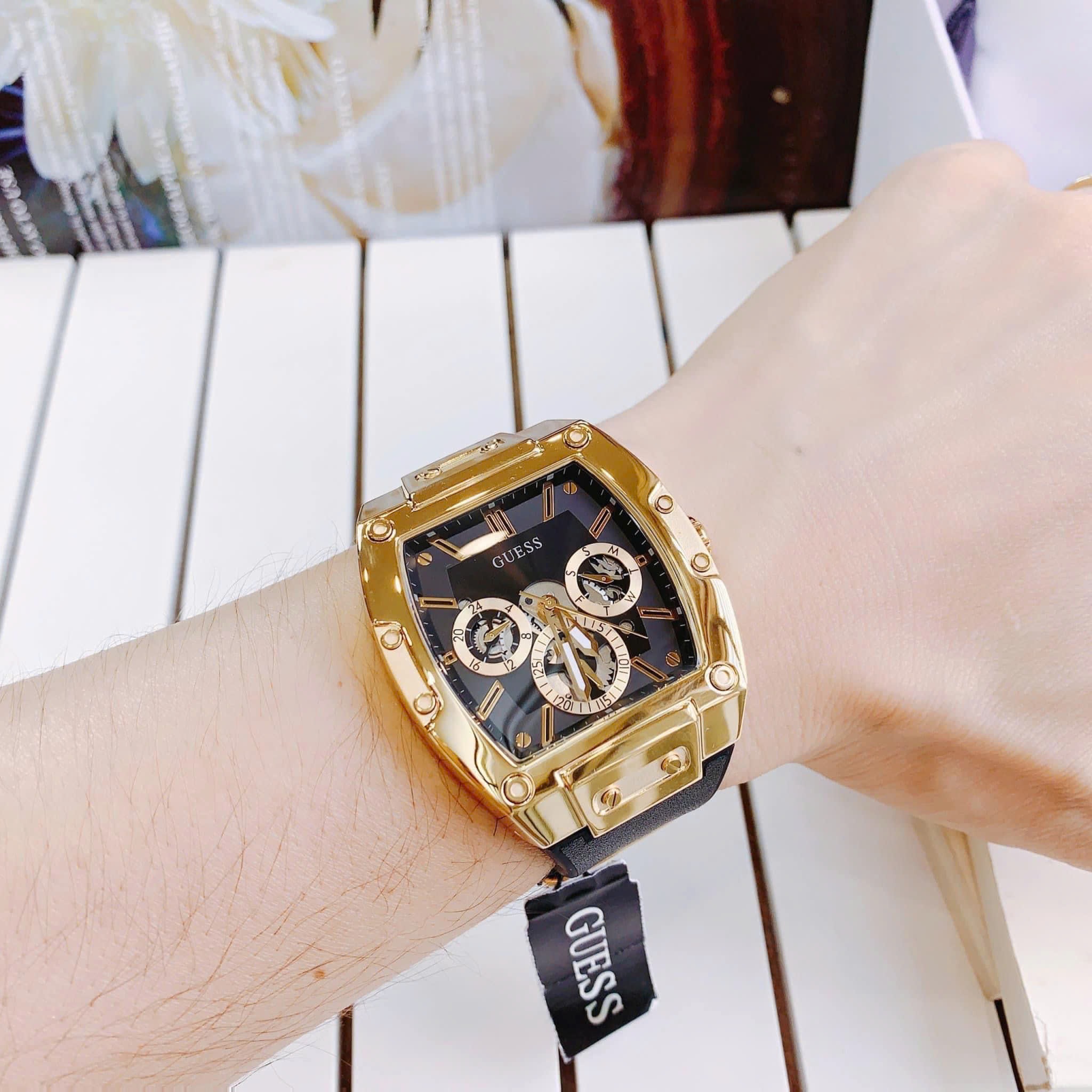 Đồng Hồ Guess Phoenix |Cặp Đôi |Vàng Gold |Dây Sillicone Đen |Size 43x36mm |donghogiatot.vn