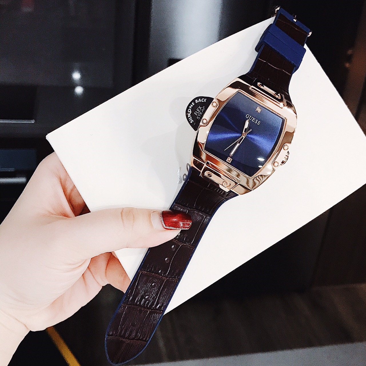 Đồng Hồ Guess Phoenix |Nam Giới |Mặt Xanh Dương |Dây Cao Su Nâu |Máy Pin (Quartz) |Size 43x51mm |donghogiatot.vn