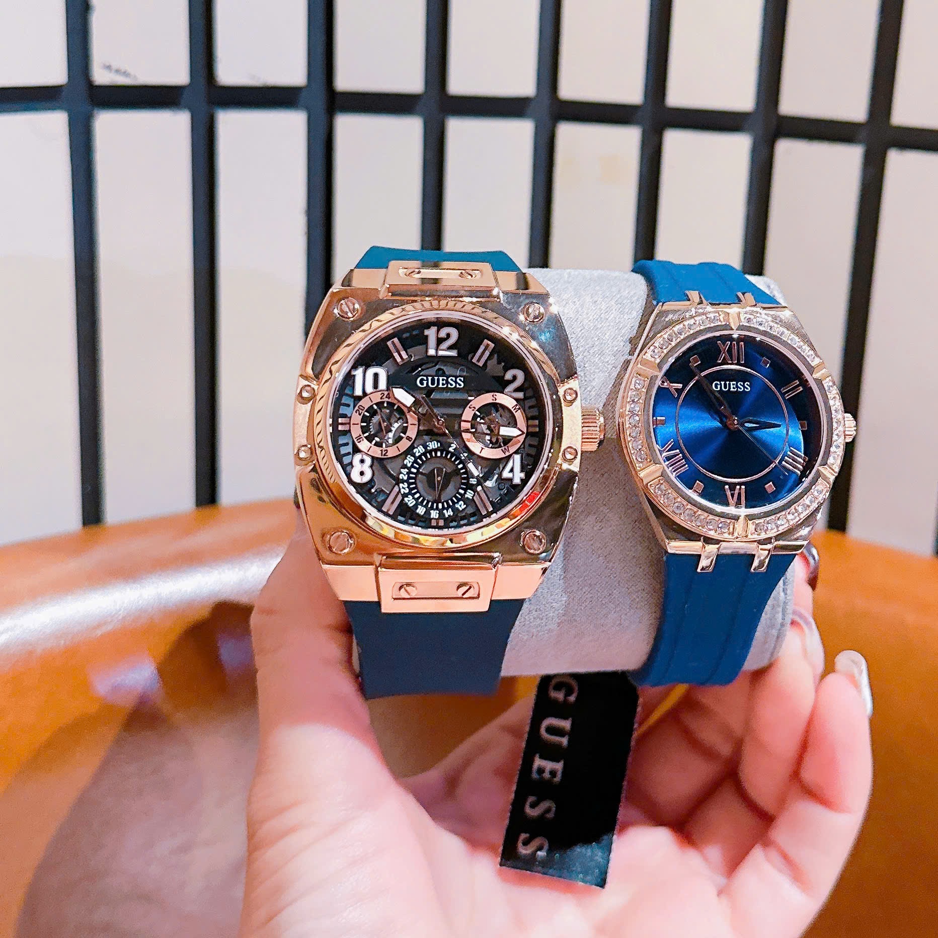 Đồng Hồ Guess Prodigy |Cặp Đôi |Rose Gold |Chronograph |Dây Silicone Xanh Dương |Size 44x36mm |donghogiatot.vn