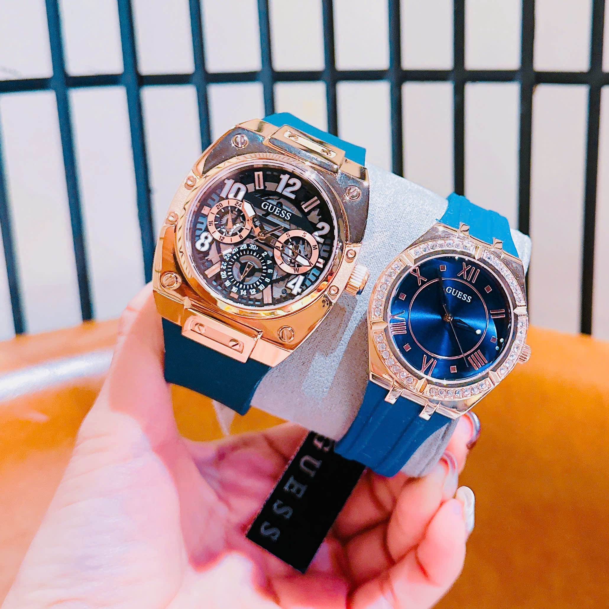Đồng Hồ Guess Prodigy |Cặp Đôi |Rose Gold |Chronograph |Dây Silicone Xanh Dương |Size 44x36mm |donghogiatot.vn