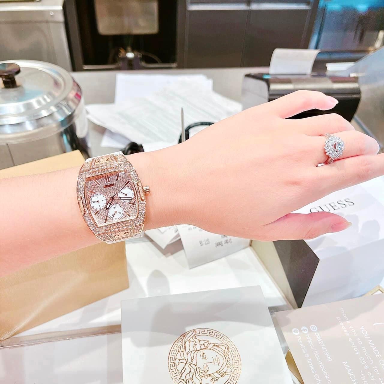 Đồng Hồ Guess Raven |Nữ Giới |Full Đá Rose Gold |Dây Sillicone Trắng |Máy Pin (Quartz) |Size 38mm |donghogiatot.vn