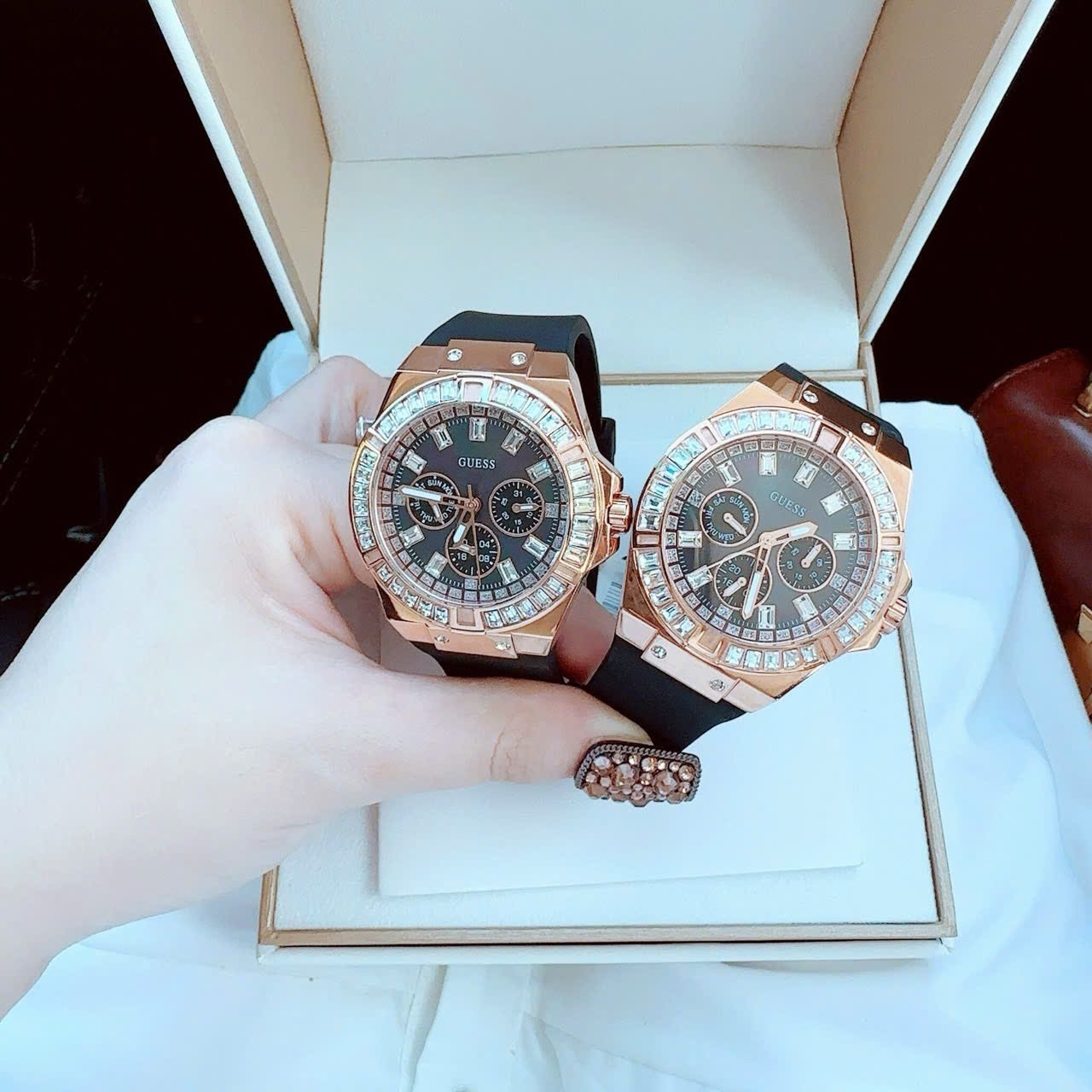 Đồng Hồ Guess Rigor |Cặp Đôi |Đính Đá Rose Gold |Dây Sillicone Đen |Size 47x38mm |donghogiatot.vn