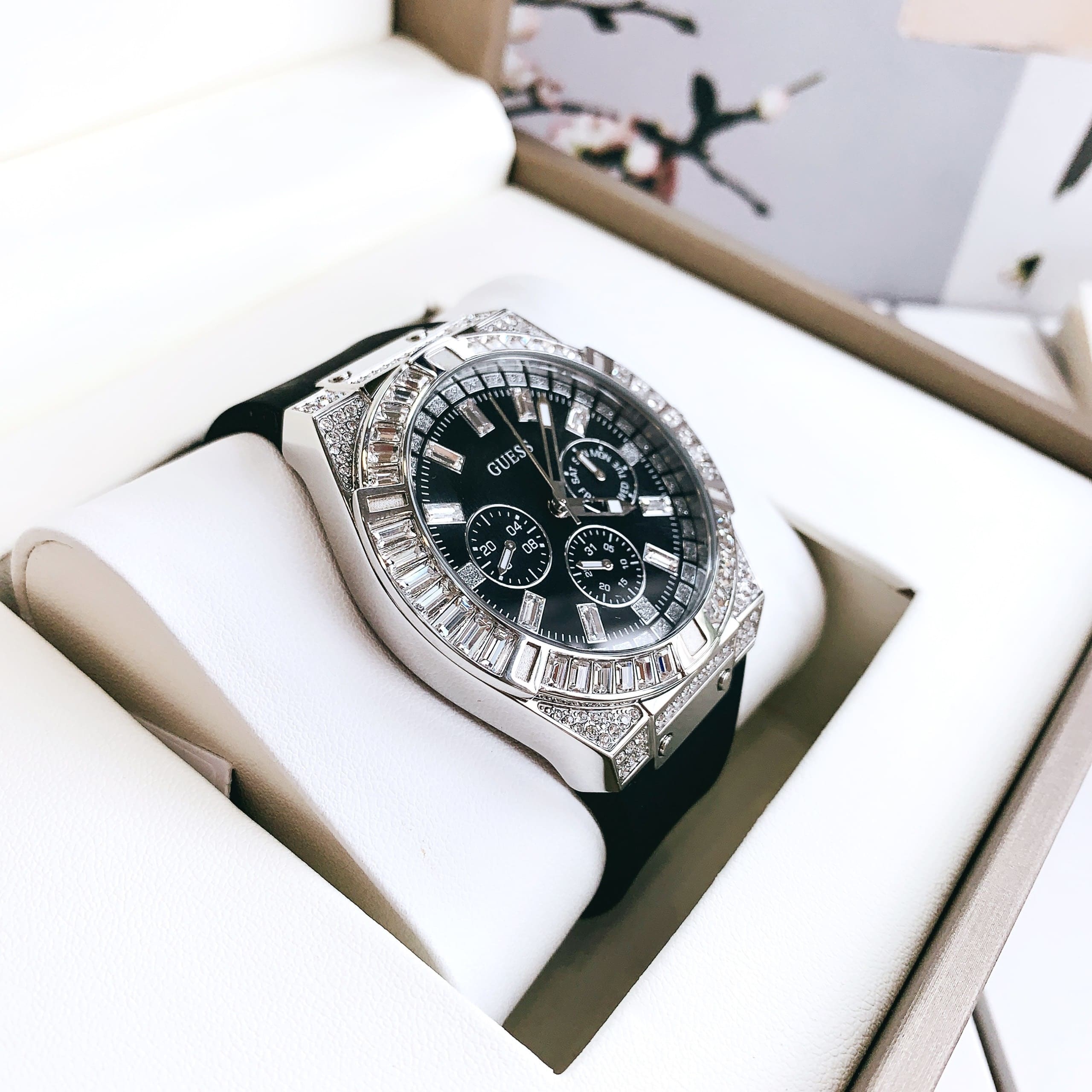 Đồng Hồ Guess Rigor |Nam Giới |Đính Đá Silver |Dây Sillicone Đen |Máy Pin (Quartz) |Size 47mm |donghogiatot.vn