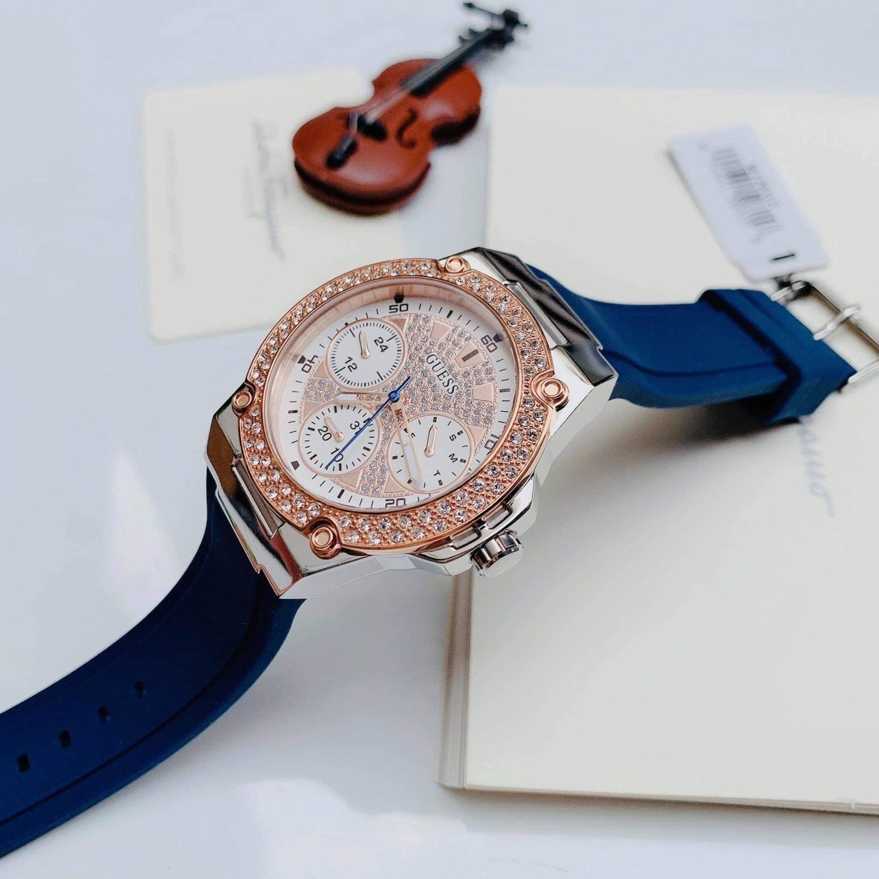 Đồng Hồ Guess Rigor |Nữ Giới |Full Đá Rose Gold |Dây Sillicone Xanh |Máy Pin (Quartz) |Size 39mm |donghogiatot.vn
