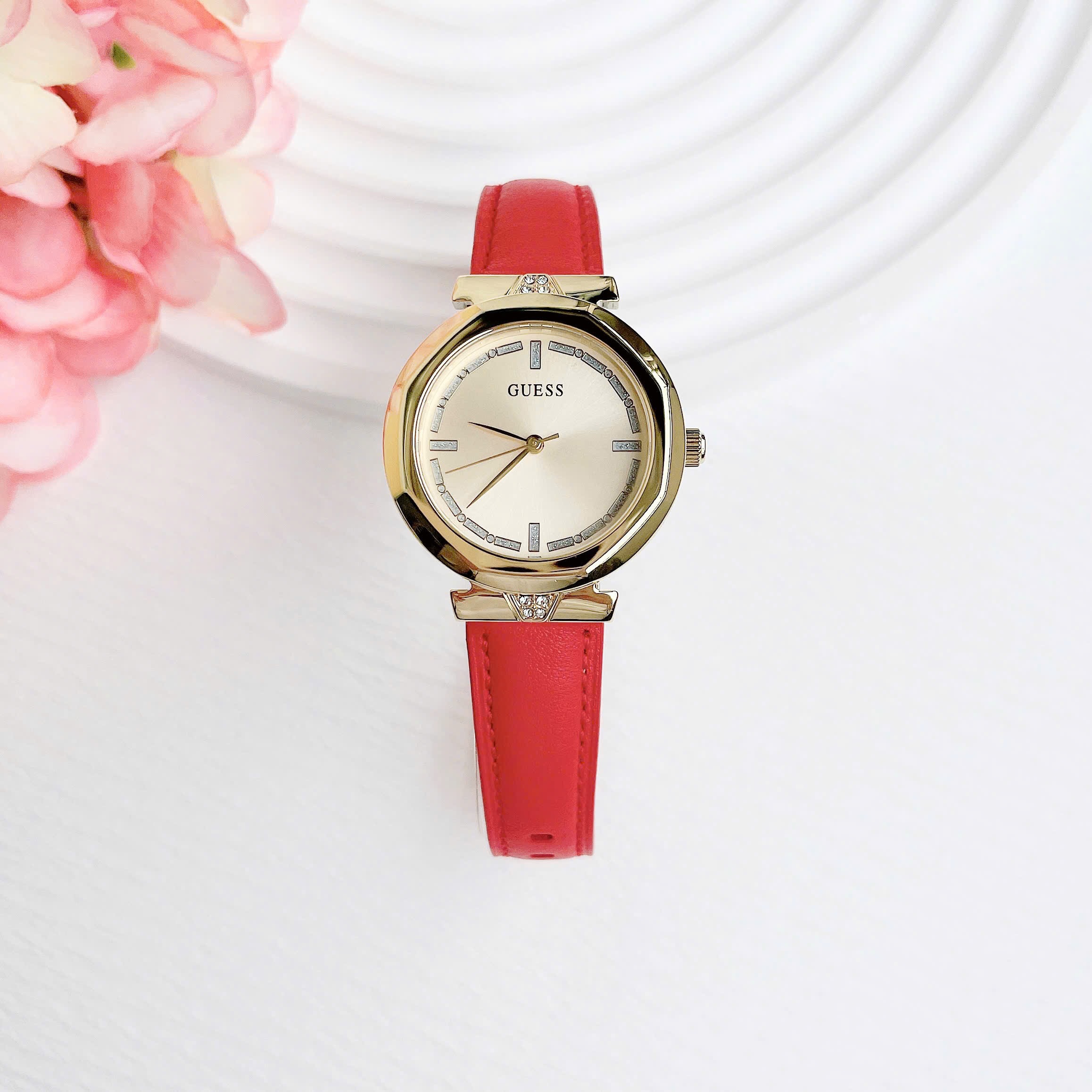 Đồng Hồ Guess Rumour |Nữ Giới |Vàng Gold |Dây Da Màu Đỏ |Máy Pin (Quartz) |Size 34mm |donghogiatot.vn