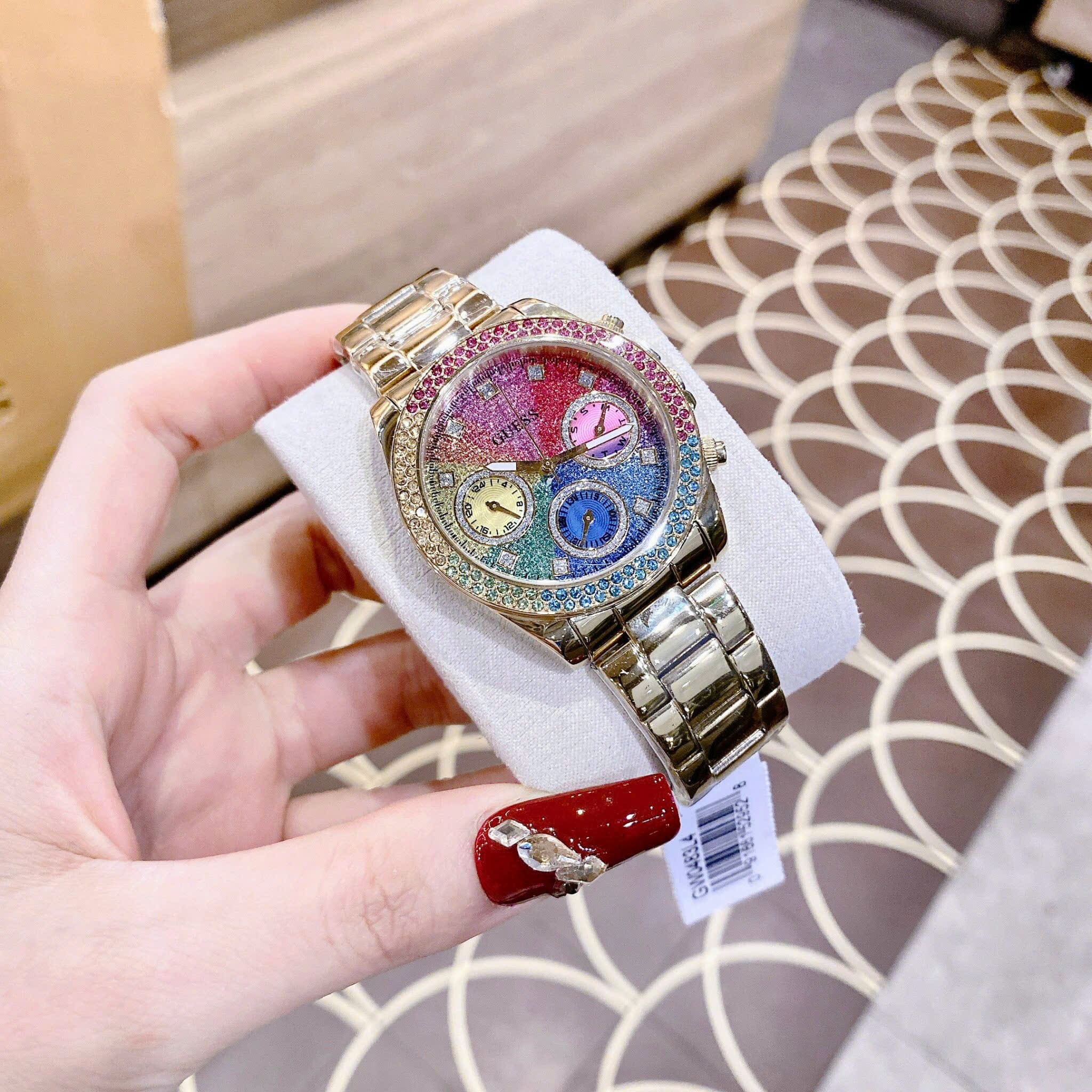 Đồng Hồ Guess Sol |Nữ Giới |Mặt Đính Đá Nhiều Màu |Dây Kim Loại Vàng Gold |Máy Pin (Quartz) |Size 38mm |donghogiatot.vn