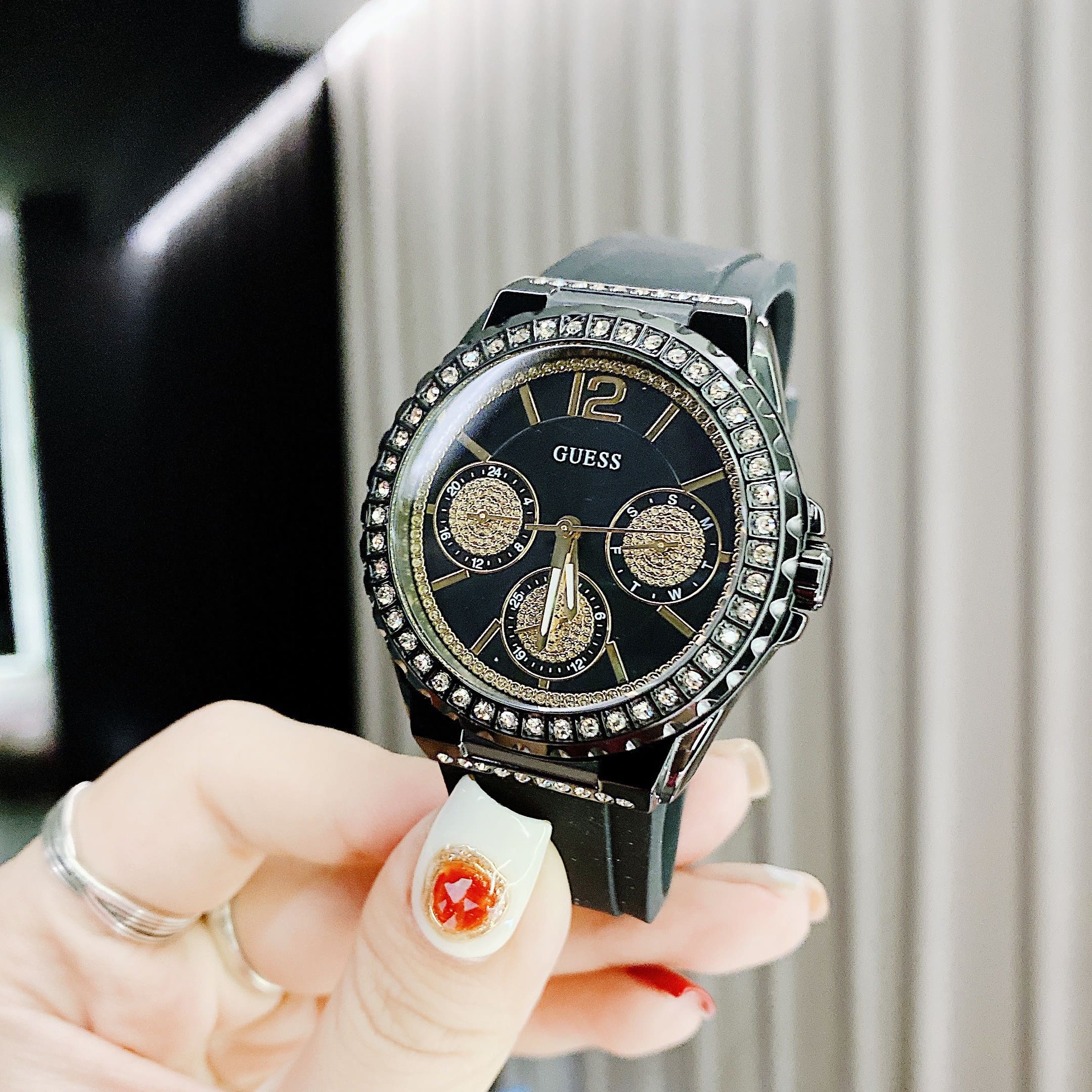 Đồng Hồ Guess Sporty |Nữ Giới |6 Kim |Nạm Đá |Dây Silicone Màu Đen |Máy Pin (Quartz) |Size 38mm |donghogiatot.vn