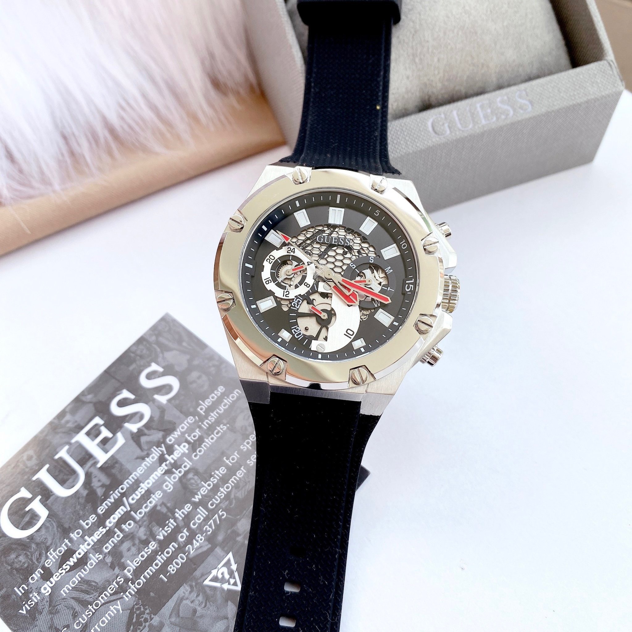 Đồng Hồ Guess Third Gear |Nam Giới |Trắng Silver |Dây Sillicone Đen |Máy Pin (Quartz) |Size 46mm |donghogiatot.vn