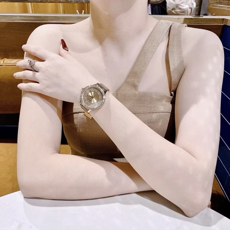 Đồng Hồ Guess Willow |Nữ Giới |Đính Đá |Dây Lưới Vàng Gold |Máy Pin (Quartz) |Size 38mm |donghogiatot.vn