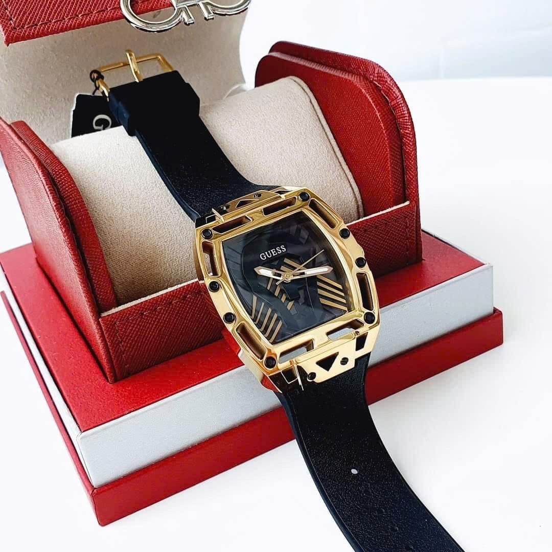 Đồng Hồ Guess Legend |Nam giới |Mặt Chữ Nhật Vàng Gold |Dây Sillicone Đen |Máy Pin (Quartz) |Size 43mm |donghogiatot.vn
