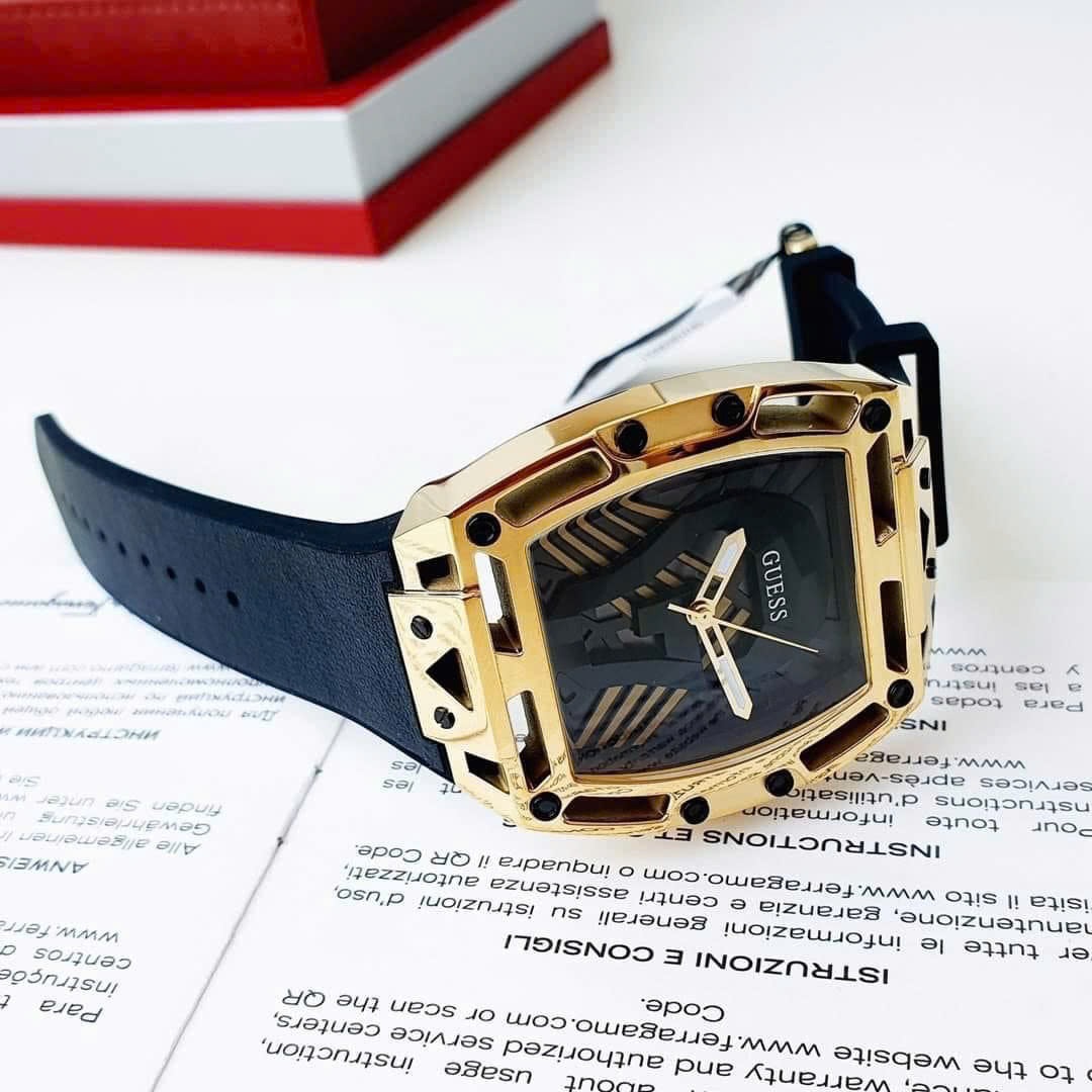 Đồng Hồ Guess Legend |Nam giới |Mặt Chữ Nhật Vàng Gold |Dây Sillicone Đen |Máy Pin (Quartz) |Size 43mm |donghogiatot.vn