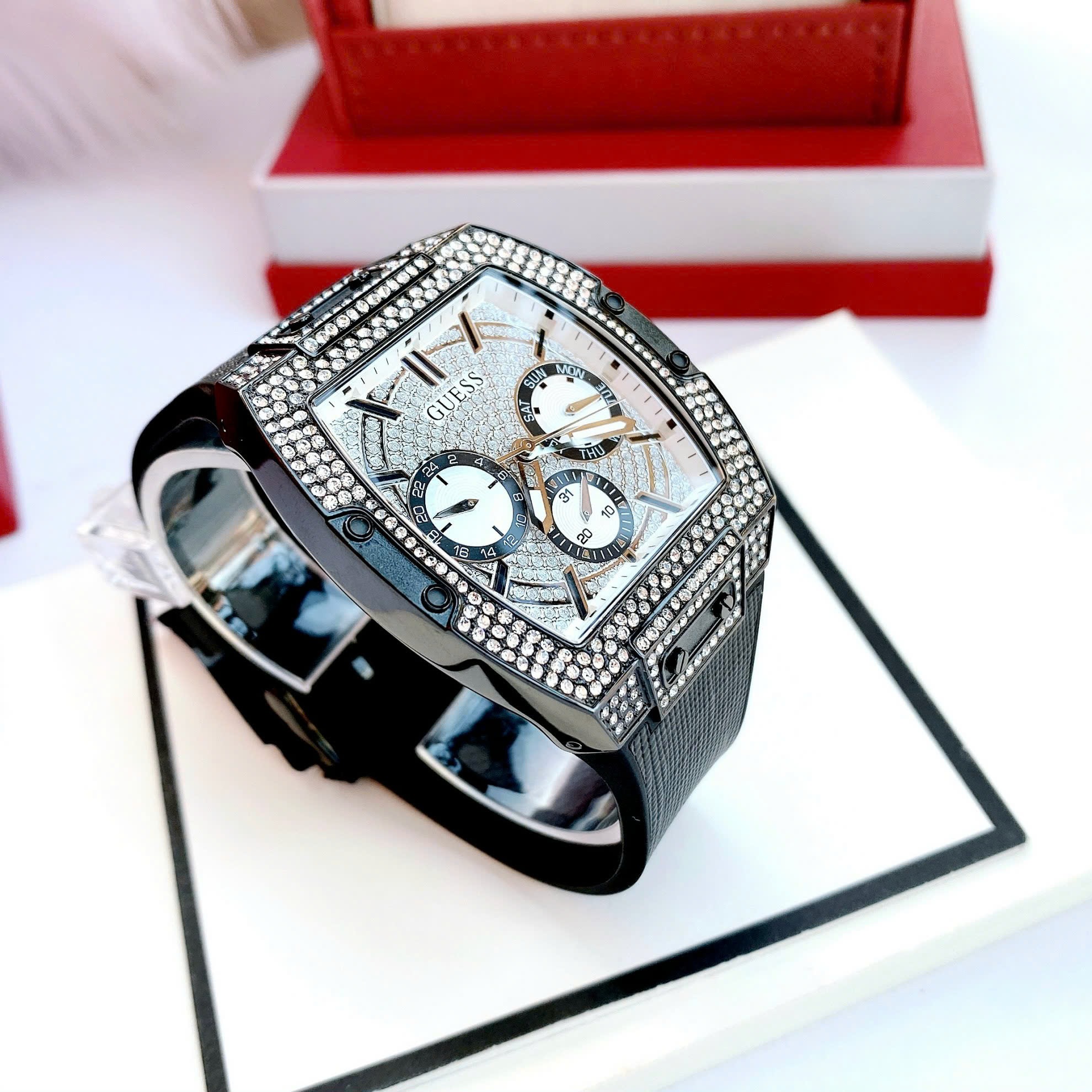 Đồng Hồ Guess Phoenix |Nam giới |Chronograph |Đính Đá |Dây Silicone Đen |Máy Pin (Quartz) |Size 43mm |donghogiatot.vn