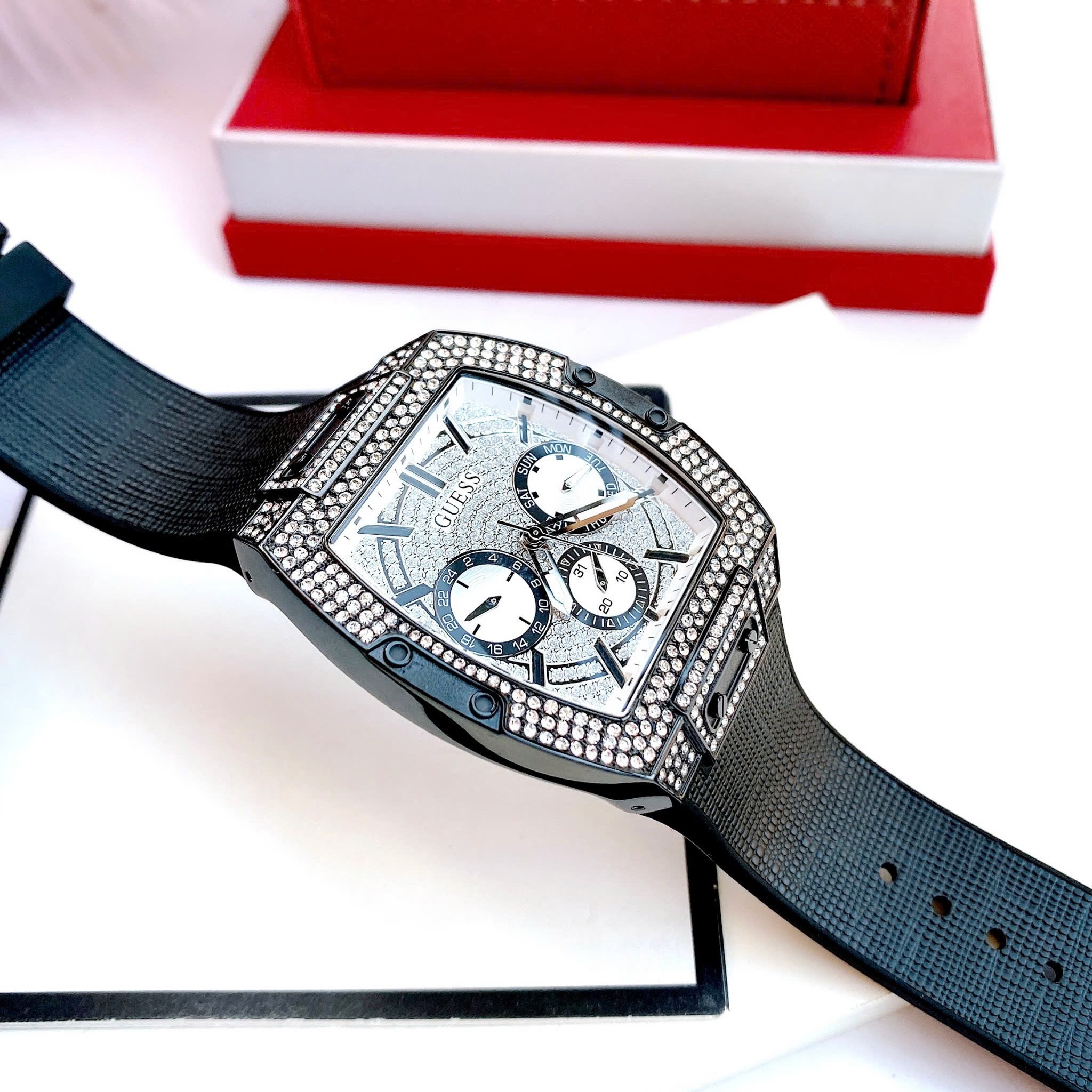 Đồng Hồ Guess Phoenix |Nam giới |Chronograph |Đính Đá |Dây Silicone Đen |Máy Pin (Quartz) |Size 43mm |donghogiatot.vn