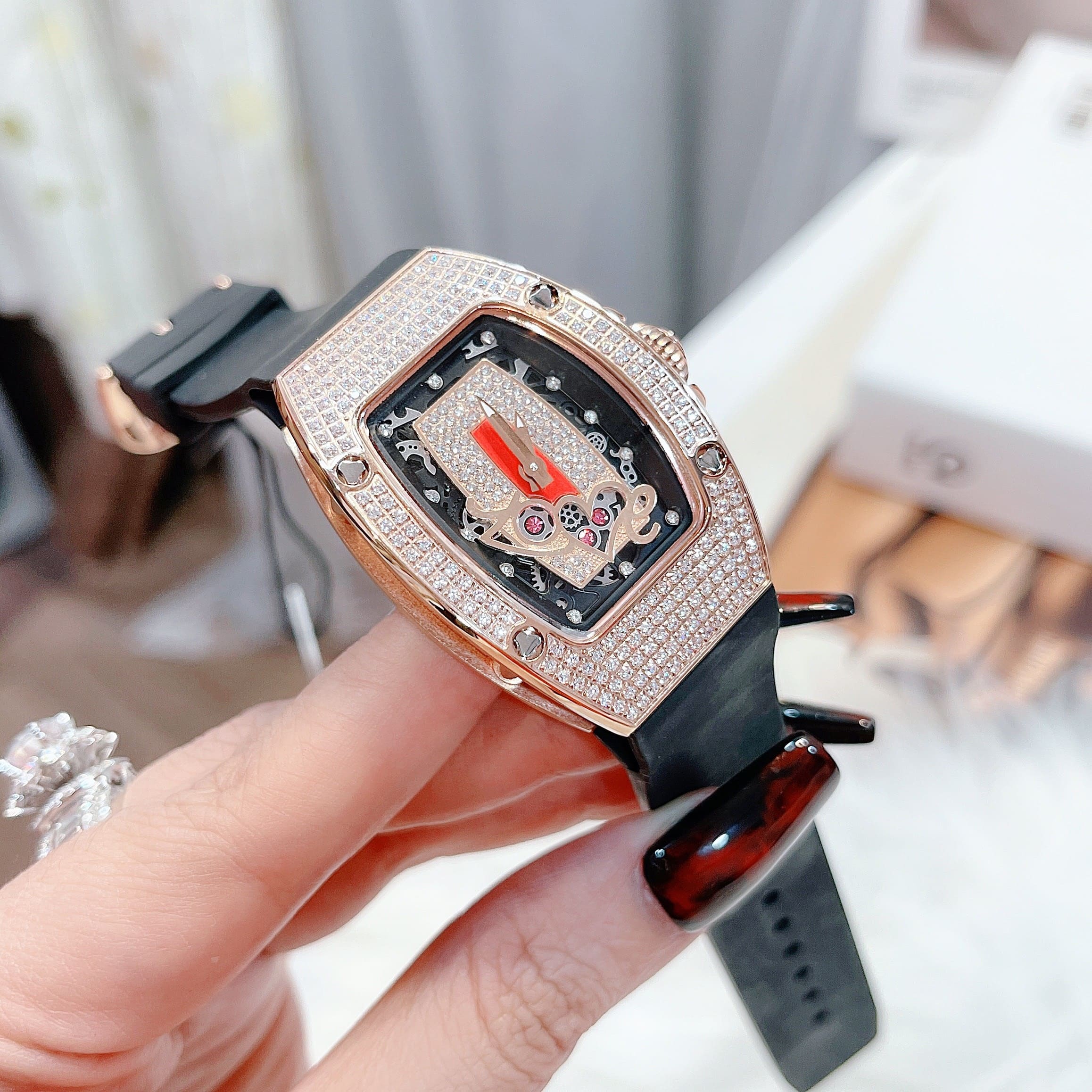 Đồng Hồ Hanboro Mặt Chữ Love |Nữ Giới |Đá Rose Gold |Dây Cao Su |Máy Pin (Quartz) |Size 32x36mm [donghogiatot.vn]