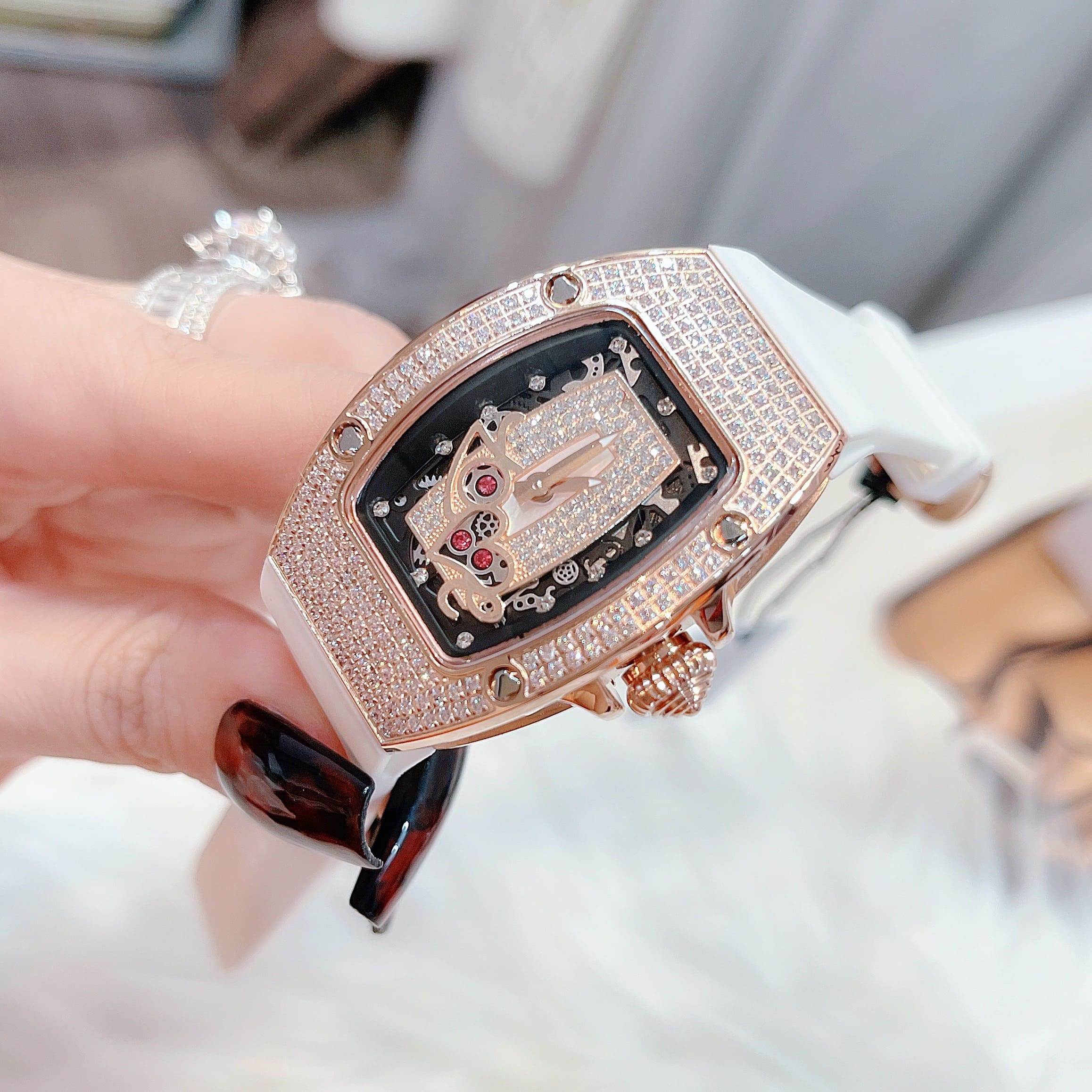 Đồng Hồ Hanboro Chữ Love |Nữ Giới |Rose Gold |Dây Cao Su Trắng |Máy Pin (Quartz) |Size 32x36mm [donghogiatot.vn]