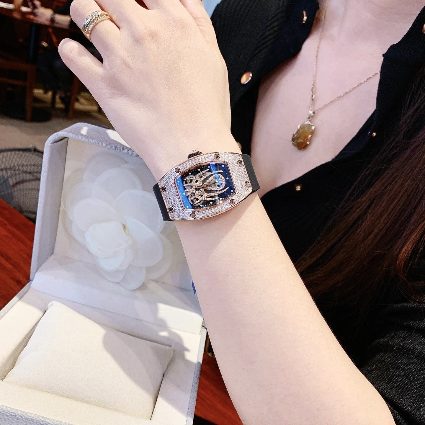 Đồng Hồ Hanboro Mặt Nhện |Nữ Giới |Rose Gold |Dây Cao Su Đen |Máy Pin (Quartz) |Size 32x36mm [donghogiatot.vn]