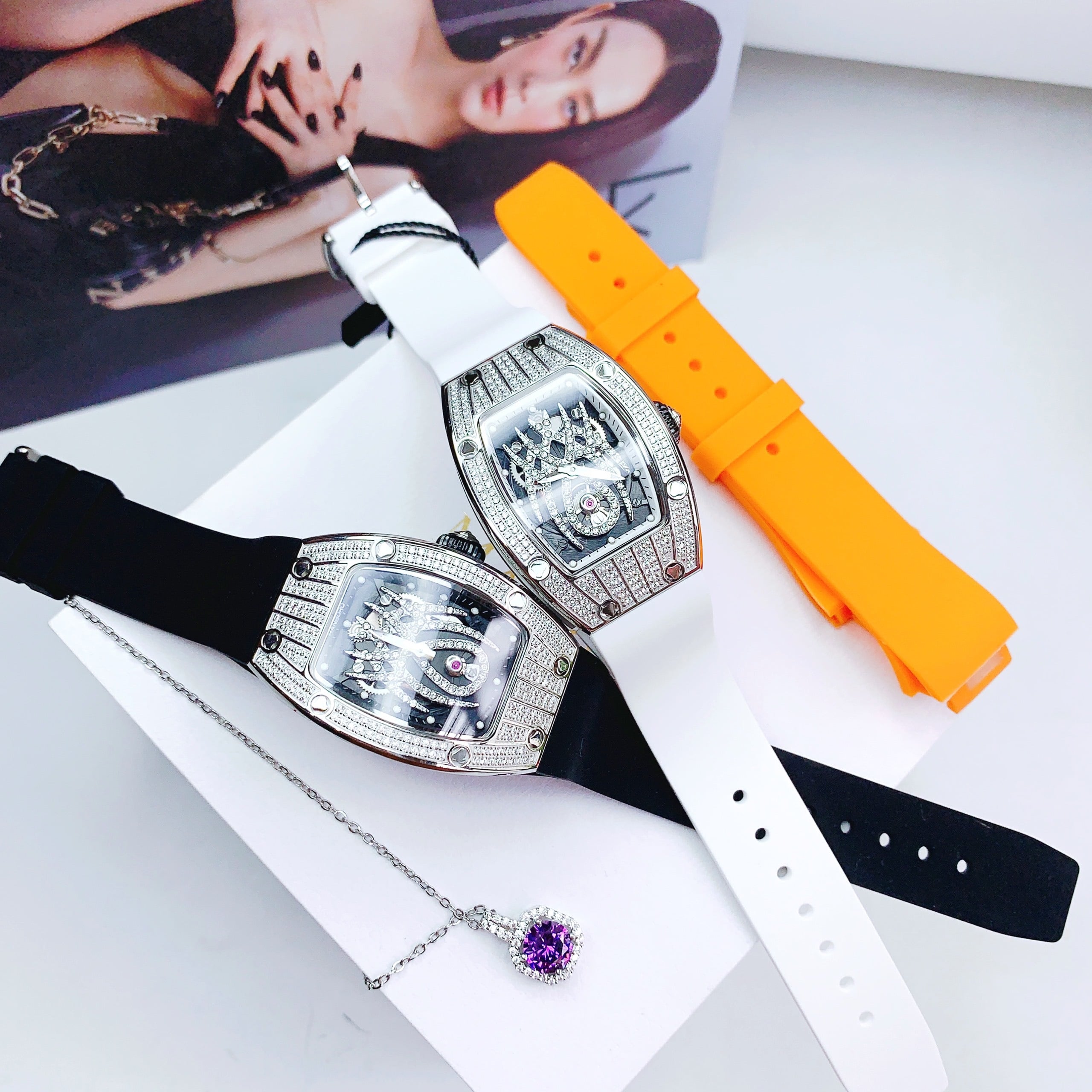 Đồng Hồ Hanboro Mặt Nhện |Nữ Giới |Full Đá Trắng Silver |Dây Cao Su |Máy Pin (Quartz) |Size 32x45mm [donghogiatot.vn]